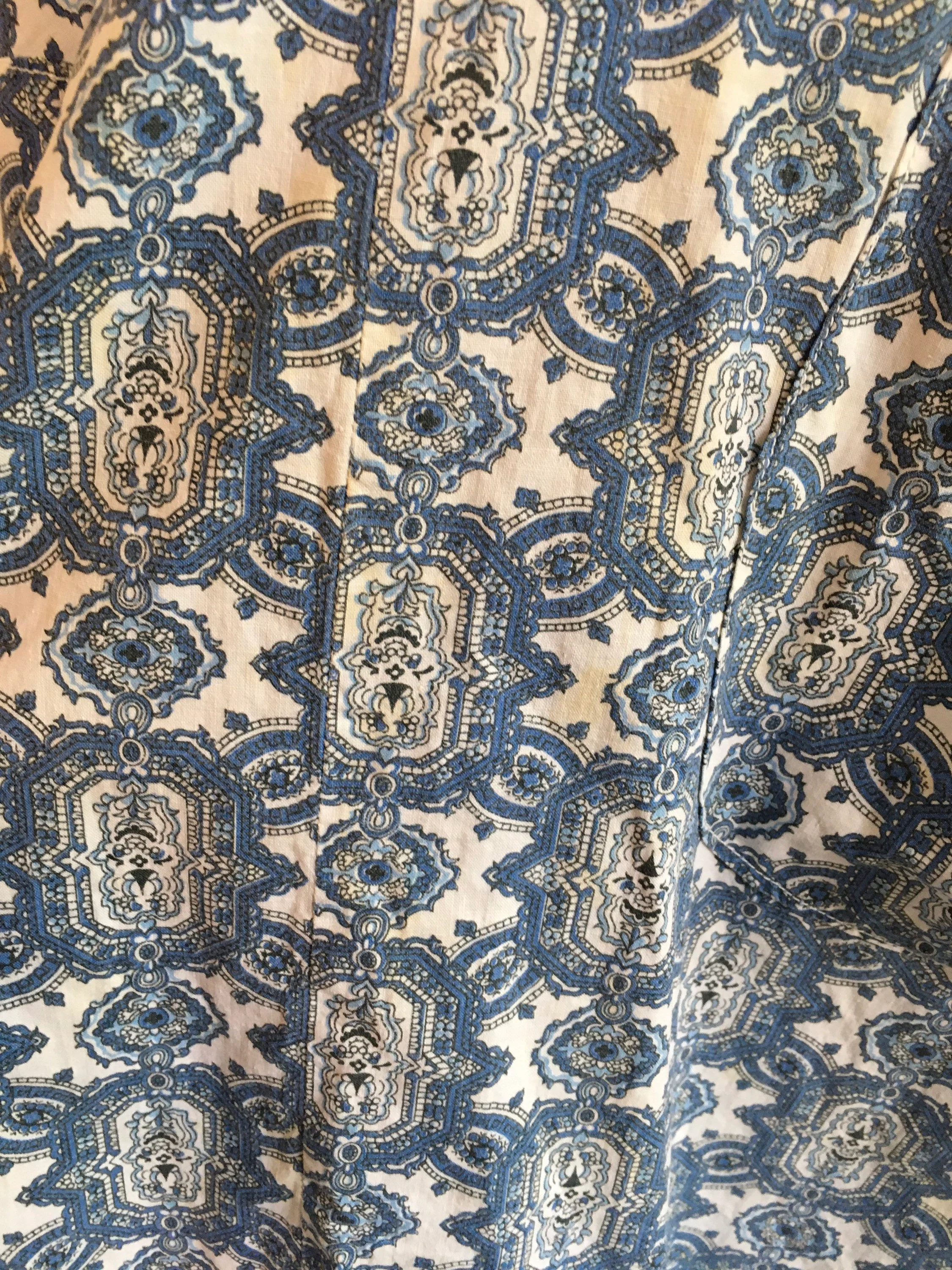 40's Blue and White Patterned House Dress with Pockets and Pink Trim - Image 5