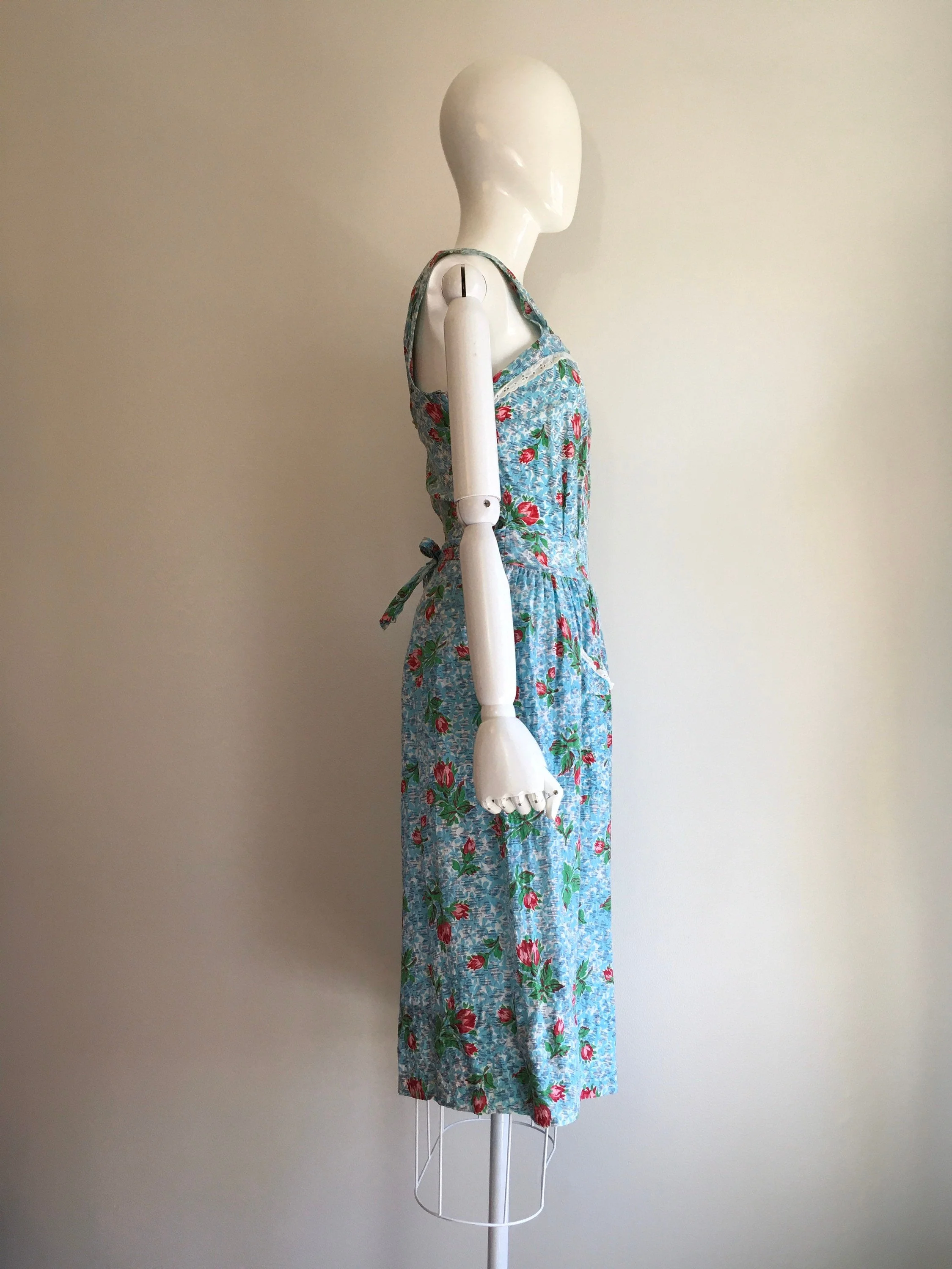 40's Blue Rose Print Cotton Seer Sucker Pinafore Dress - Image 3