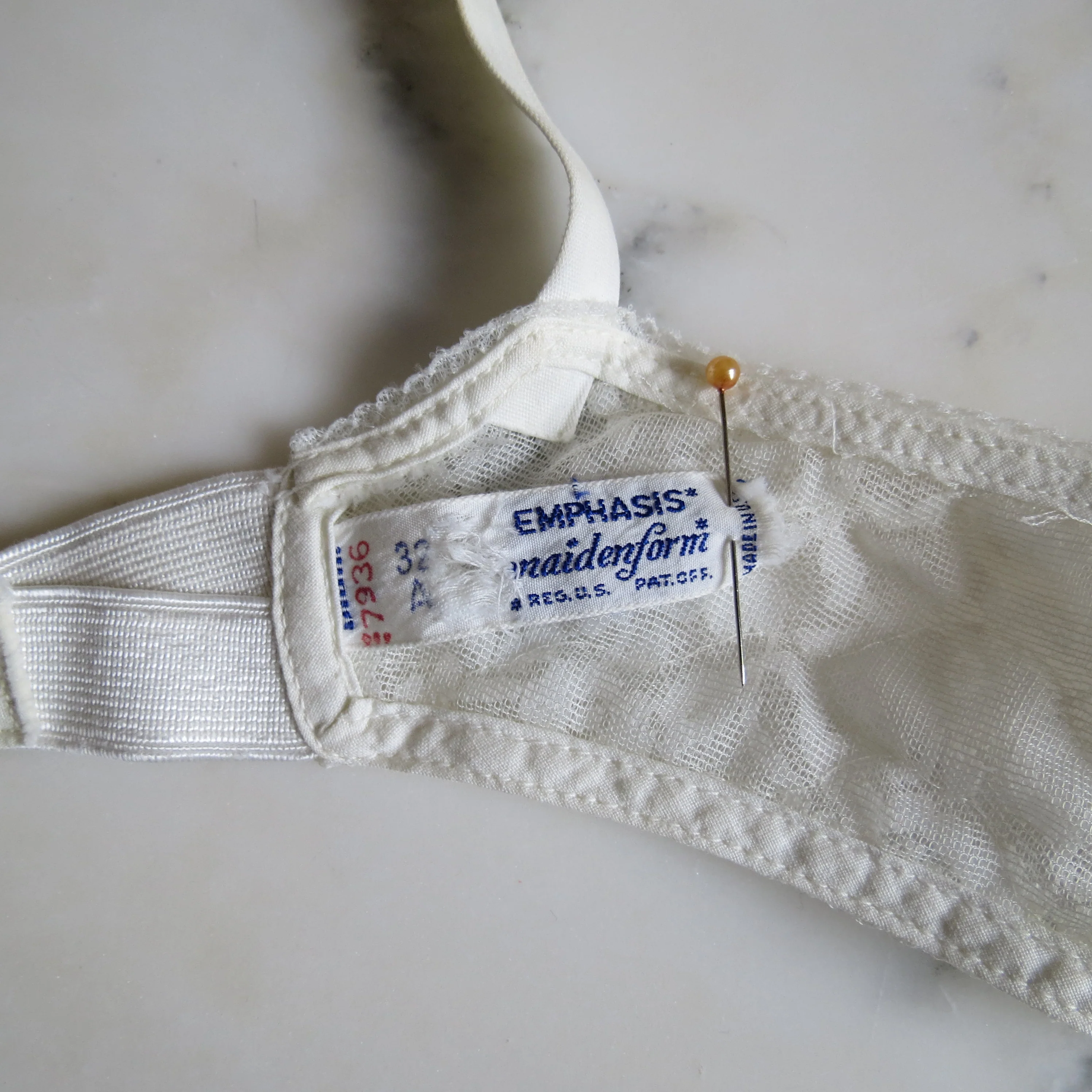 50s/60s Bullet Bra White Lace Conical Lingerie Brassier By Maidenform - Image 8