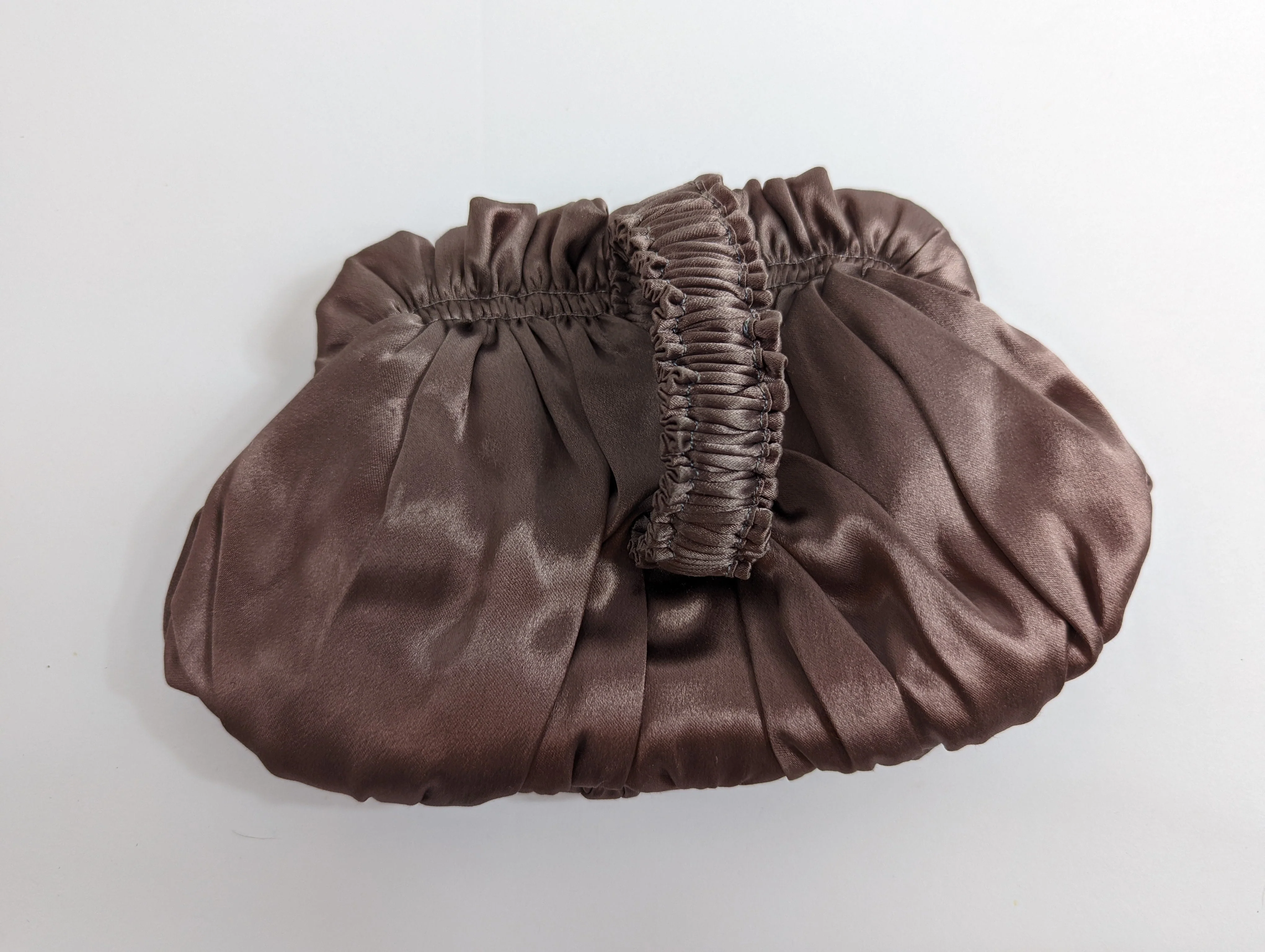 40s Clutch In Plum Silk Ruched with Wrist Strap and Multiple Pocket Clasps Leather Change Pocket and Original Label by Sanghi - Image 5
