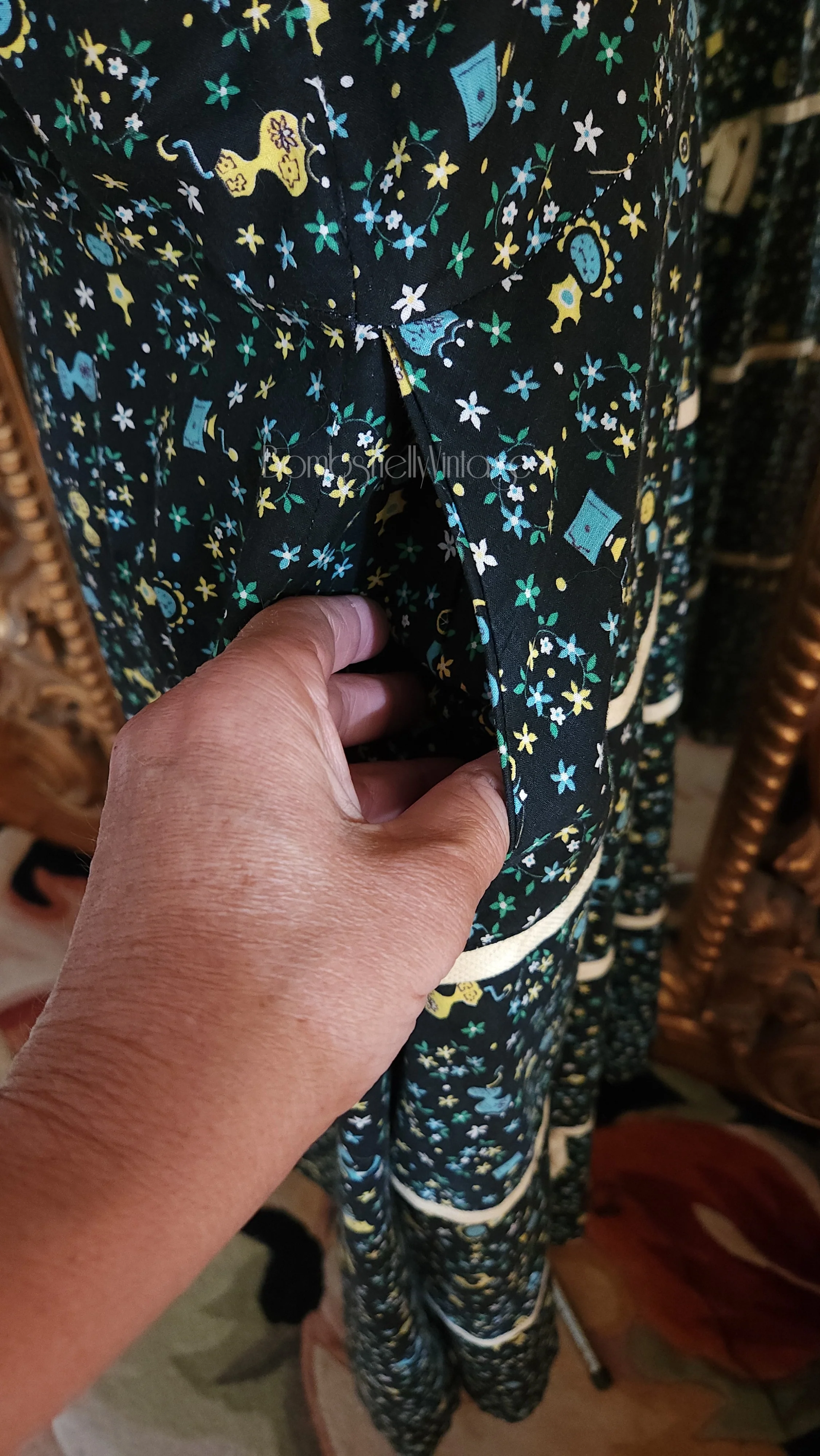 40s Cotton Novelty Print Dress With Ruffled Skirt - Image 10