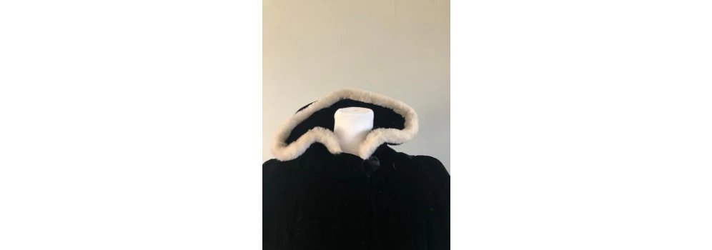 40s Fur Trimmed Velvet Hooded Cloak - Image 3