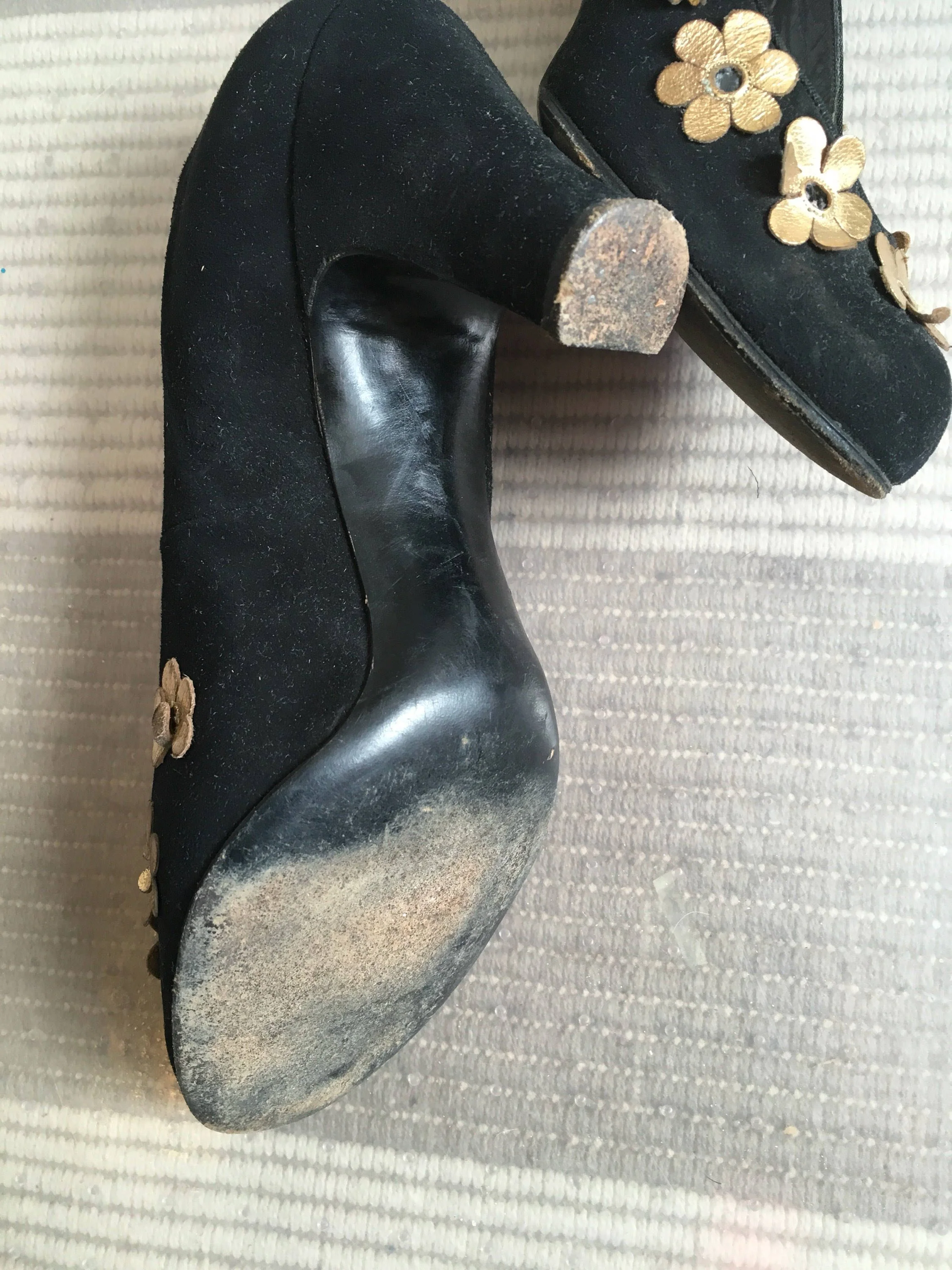 40's Gold Flower Black Suede Heels by Bob Baker - Image 4