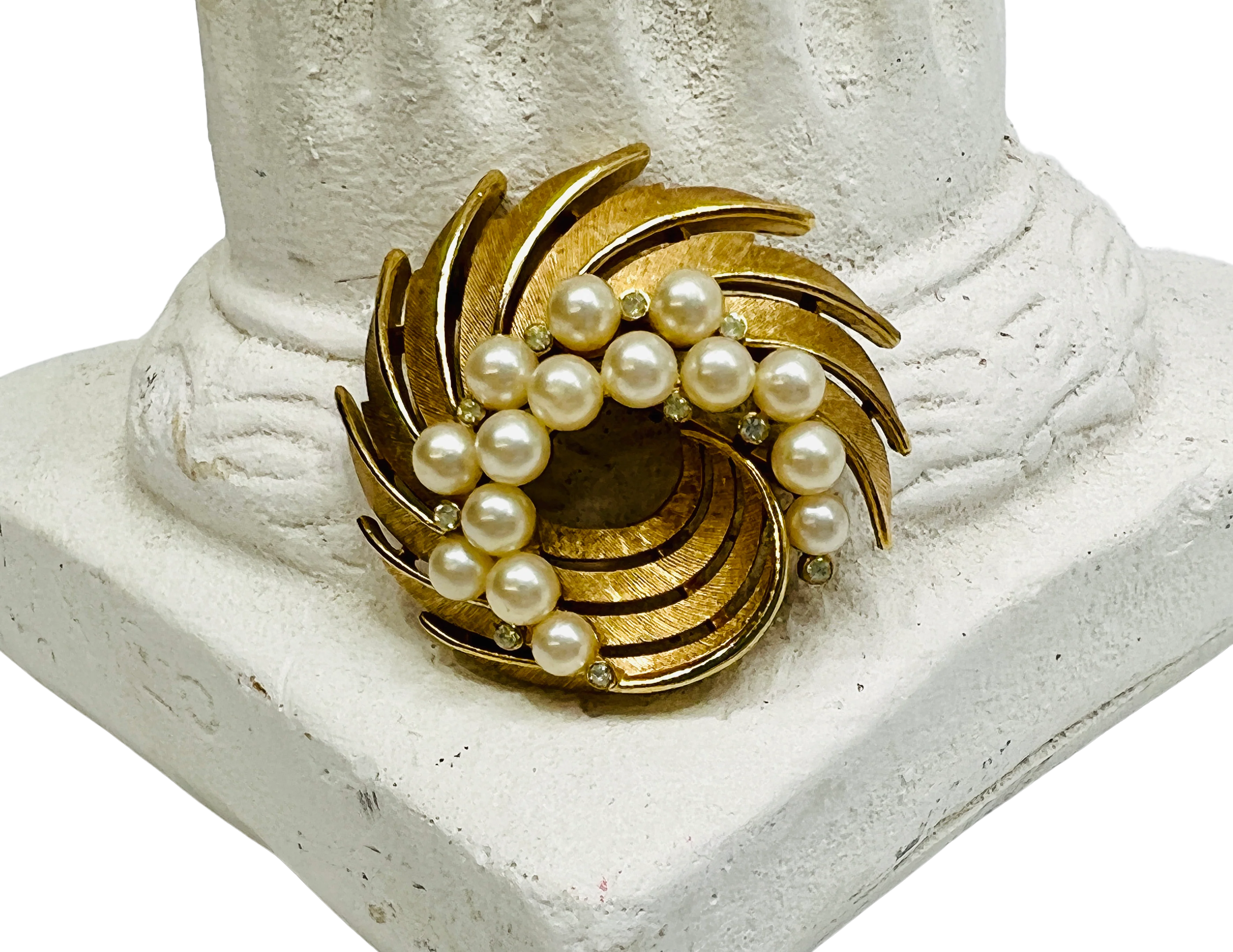 40s Gold Tone Faux Pearl Pin Swirl Estate Mid Century By Crown Trifari