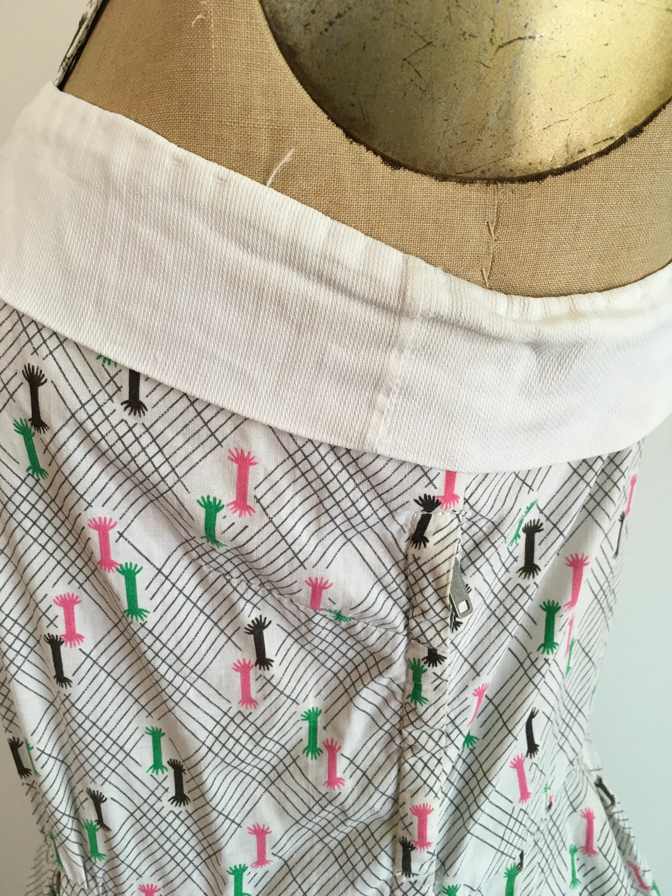 40's Gray and White Plaid Summer Sundress with Floral Print - Image 6