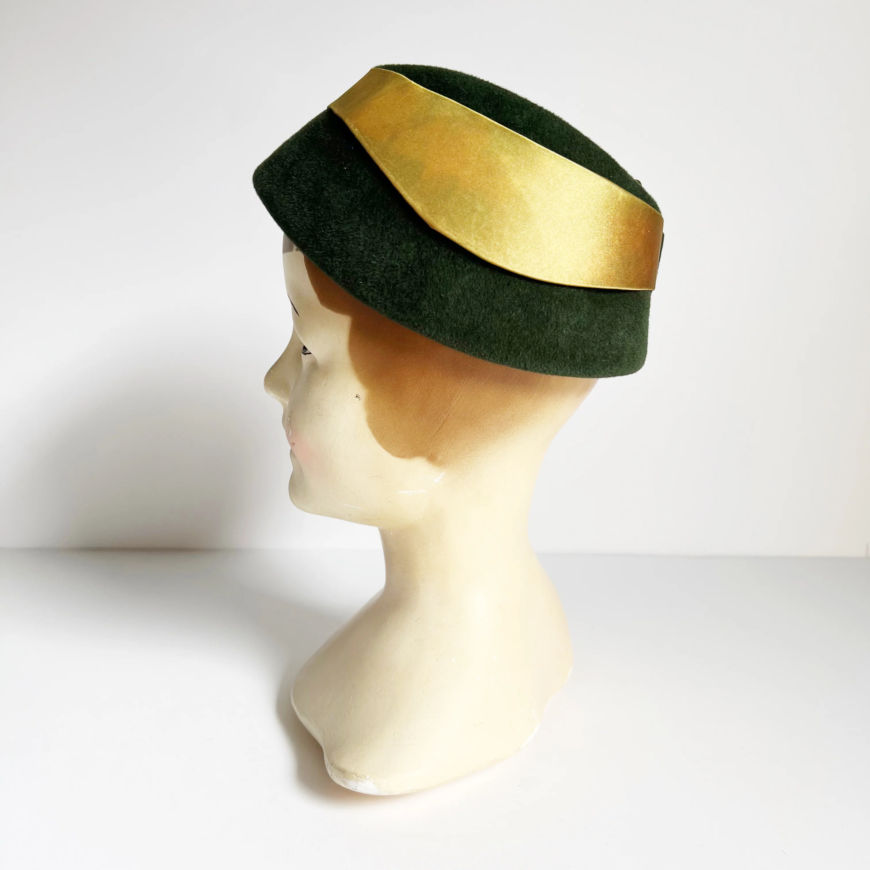 40s Green Felt Hat With Rhinestone Buckle - Image 3