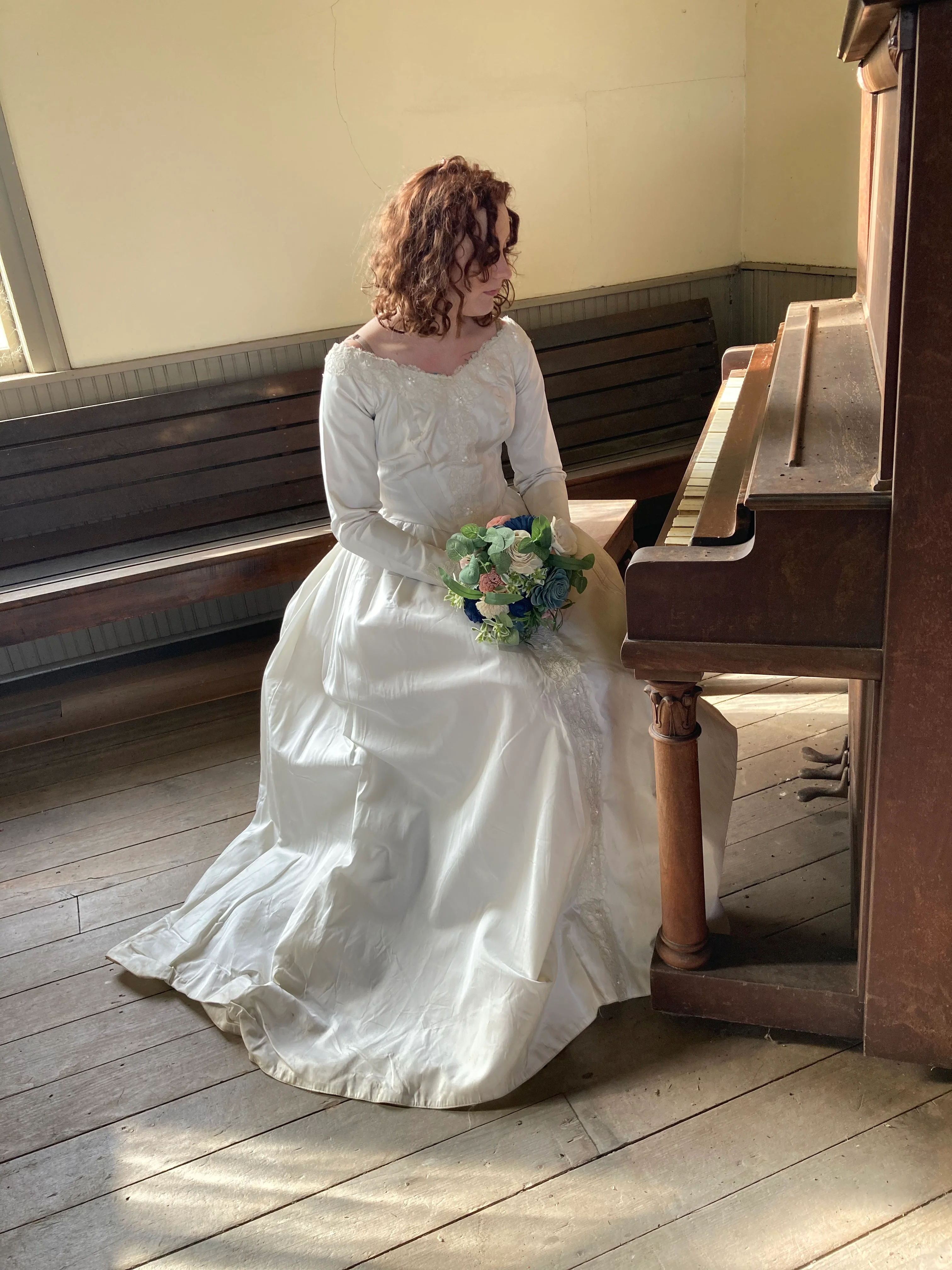 40s Lace Detailed A-line Wedding Gown - Image 3