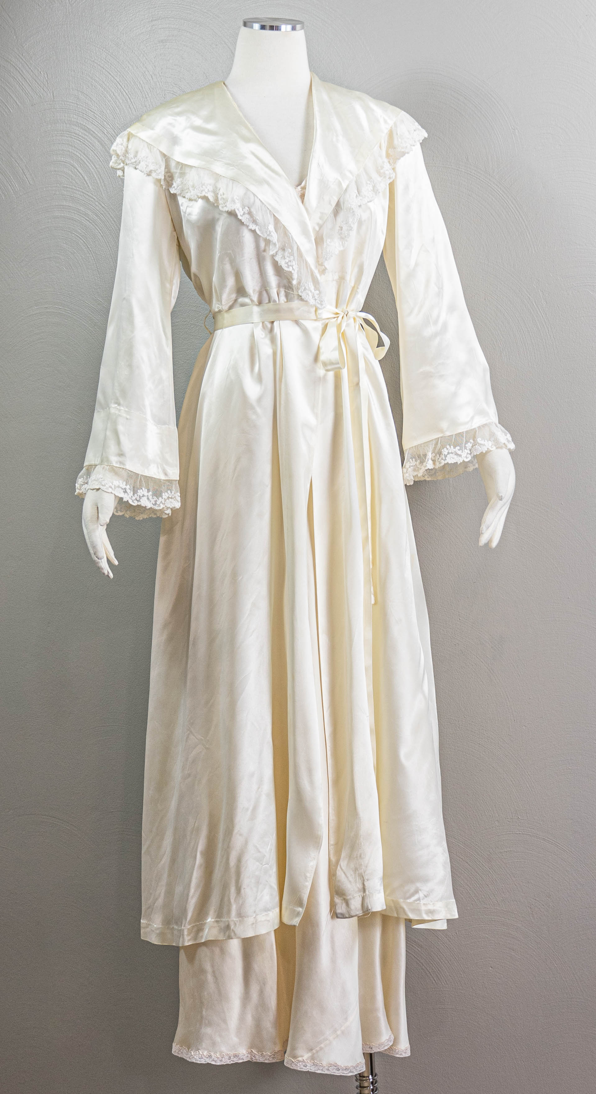 40s Lovely White Rayon Satin Peignoir Robe Wrap Style - Image 2