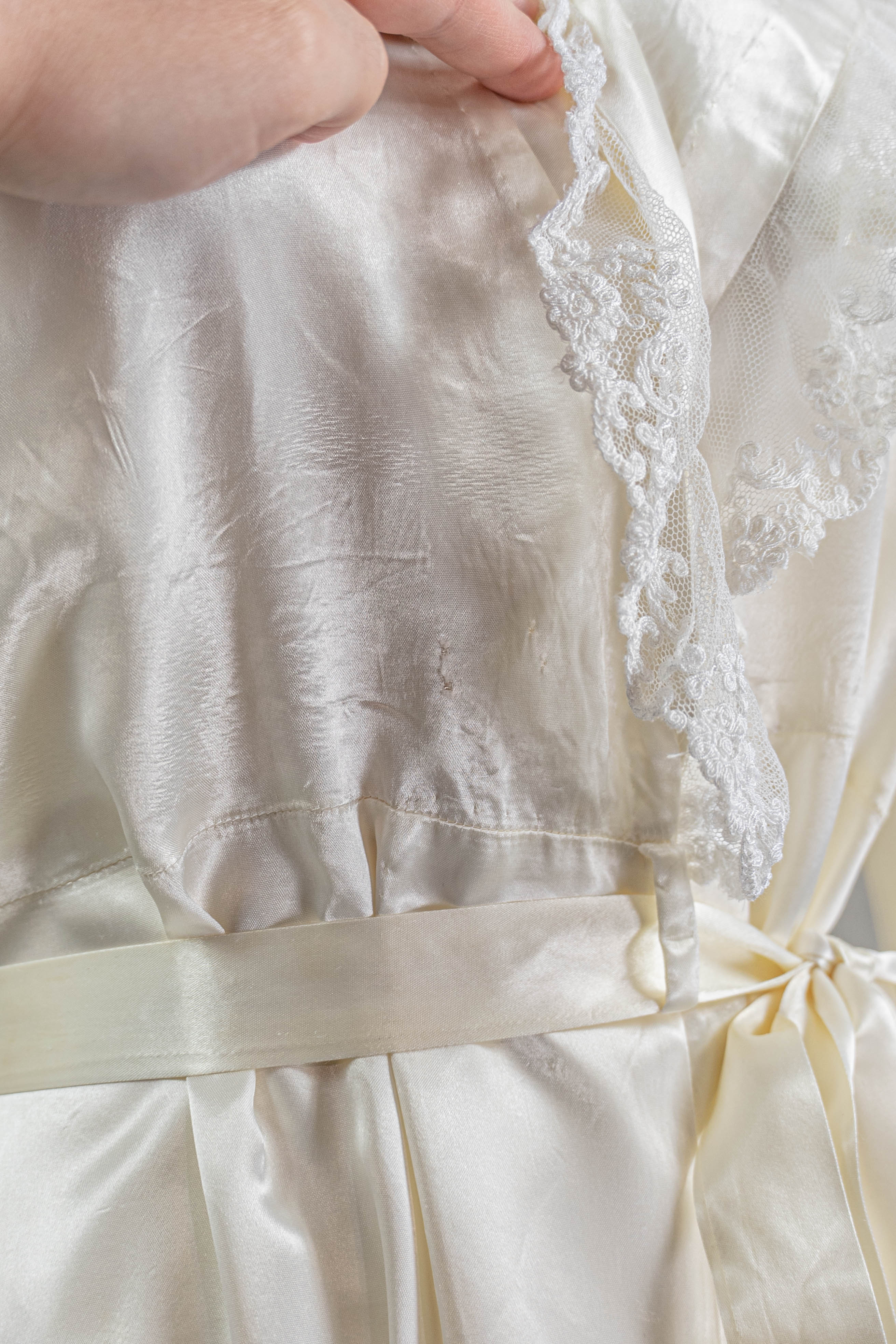 40s Lovely White Rayon Satin Peignoir Robe Wrap Style - Image 4