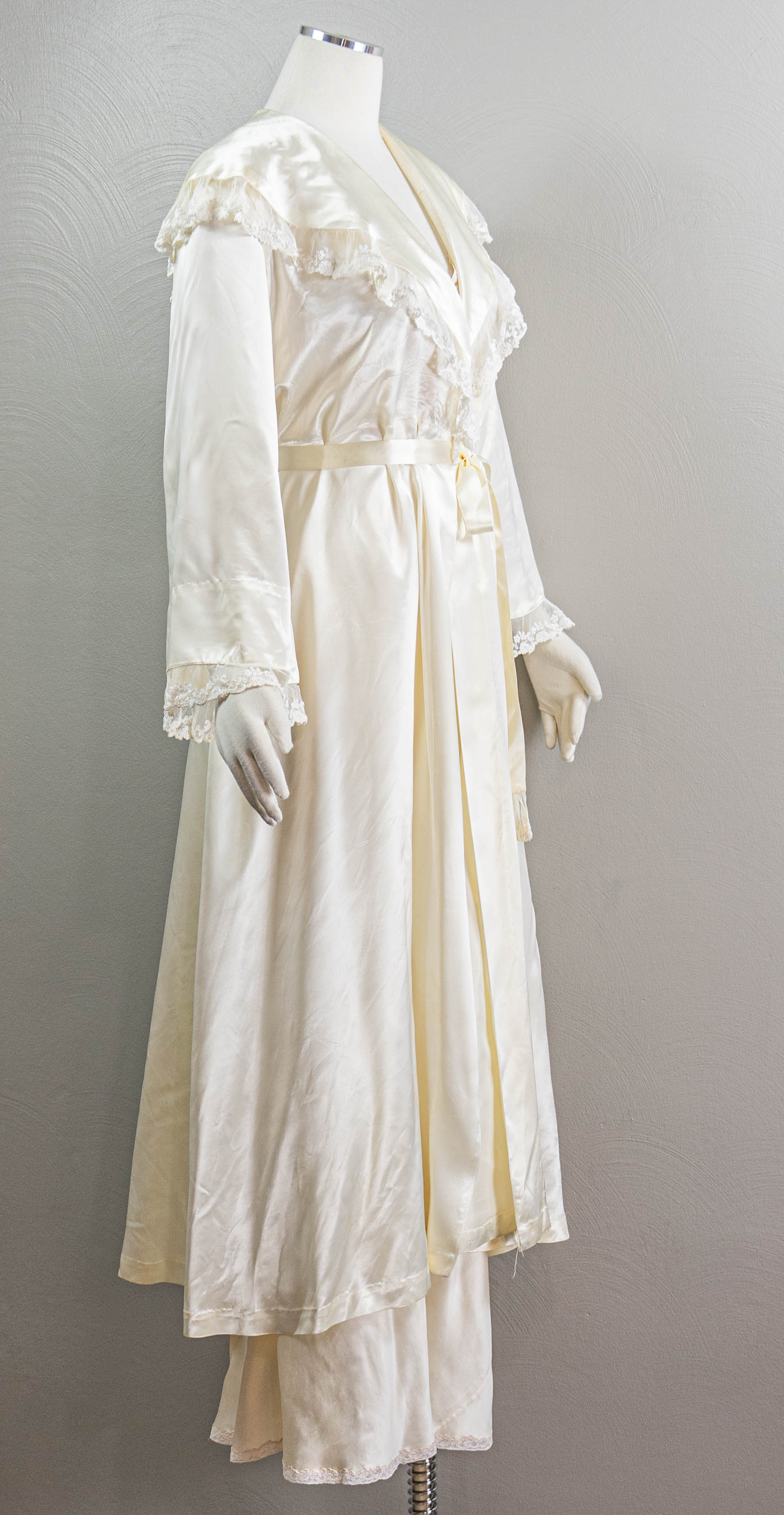 40s Lovely White Rayon Satin Peignoir Robe Wrap Style - Image 7