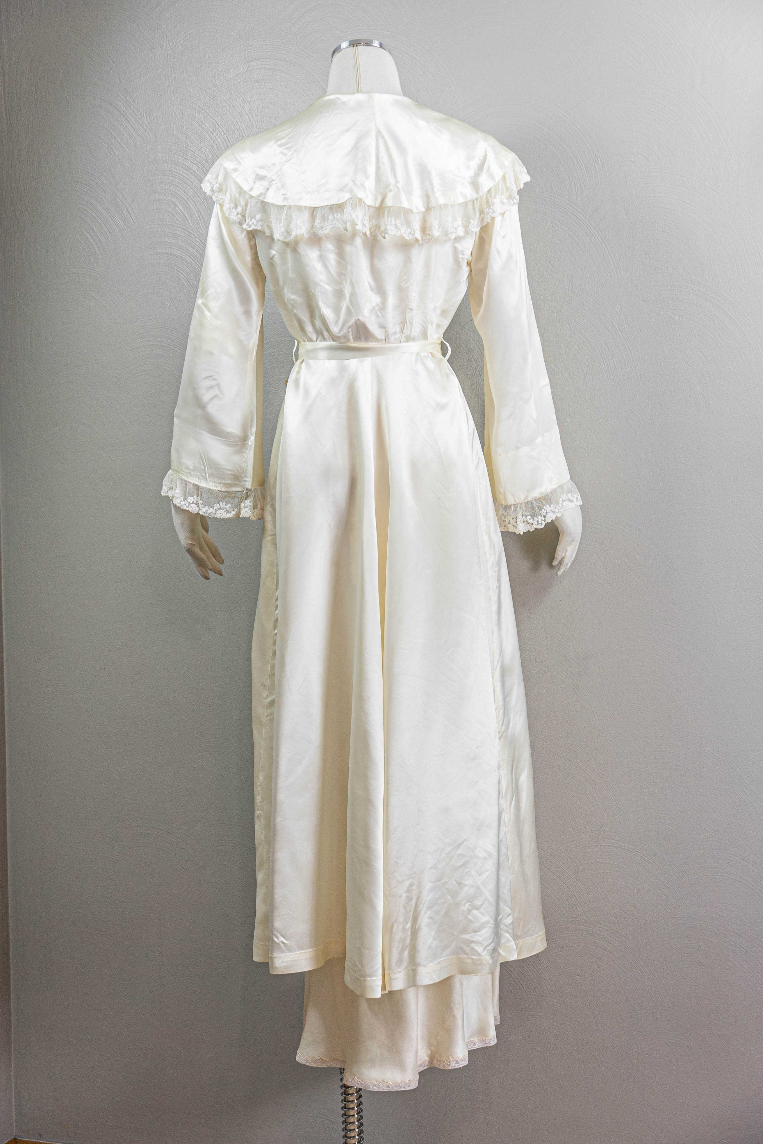 40s Lovely White Rayon Satin Peignoir Robe Wrap Style - Image 8