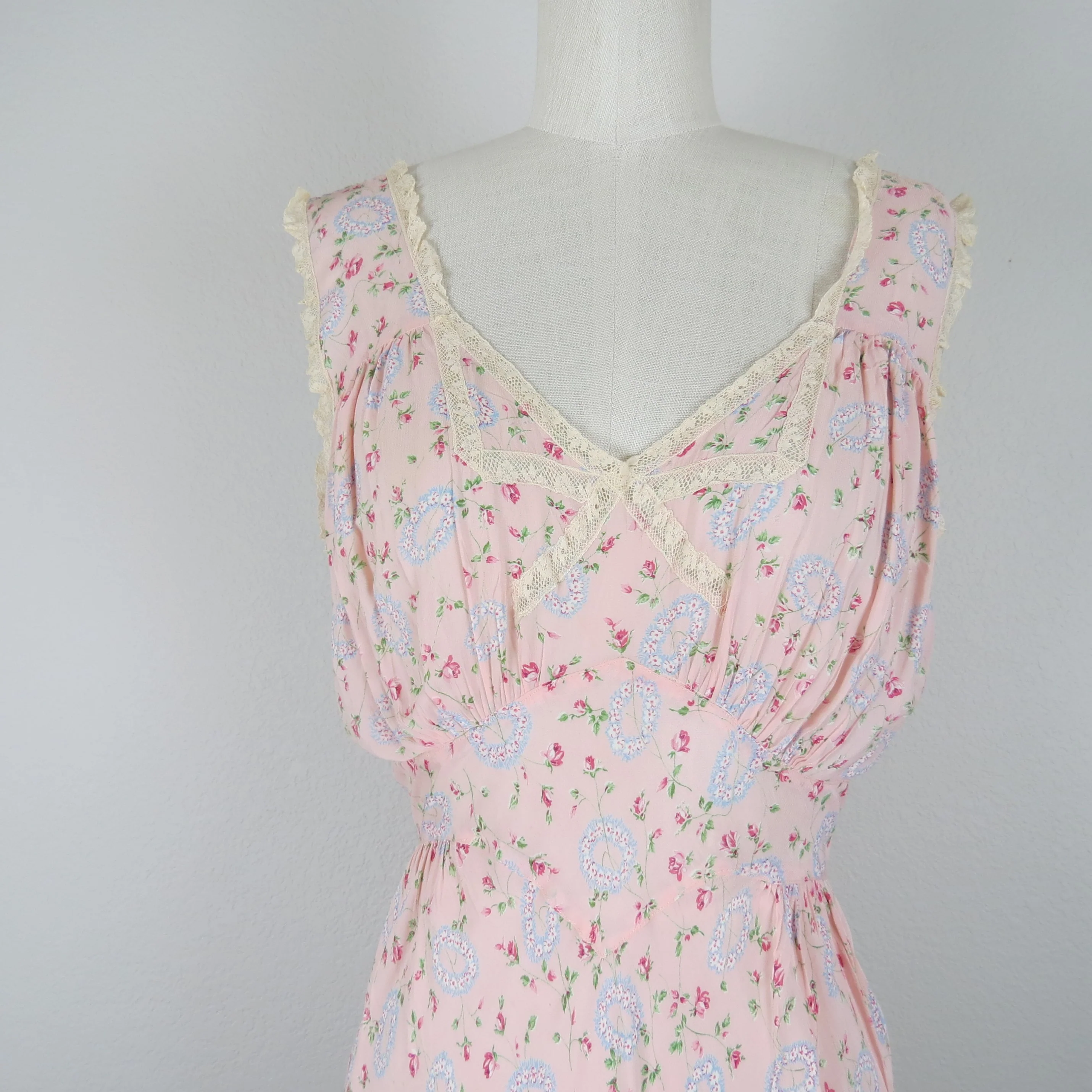 40s Peignoir Set Nightgown And Matching Robe Floral By Trousseaux by Terris - Image 8