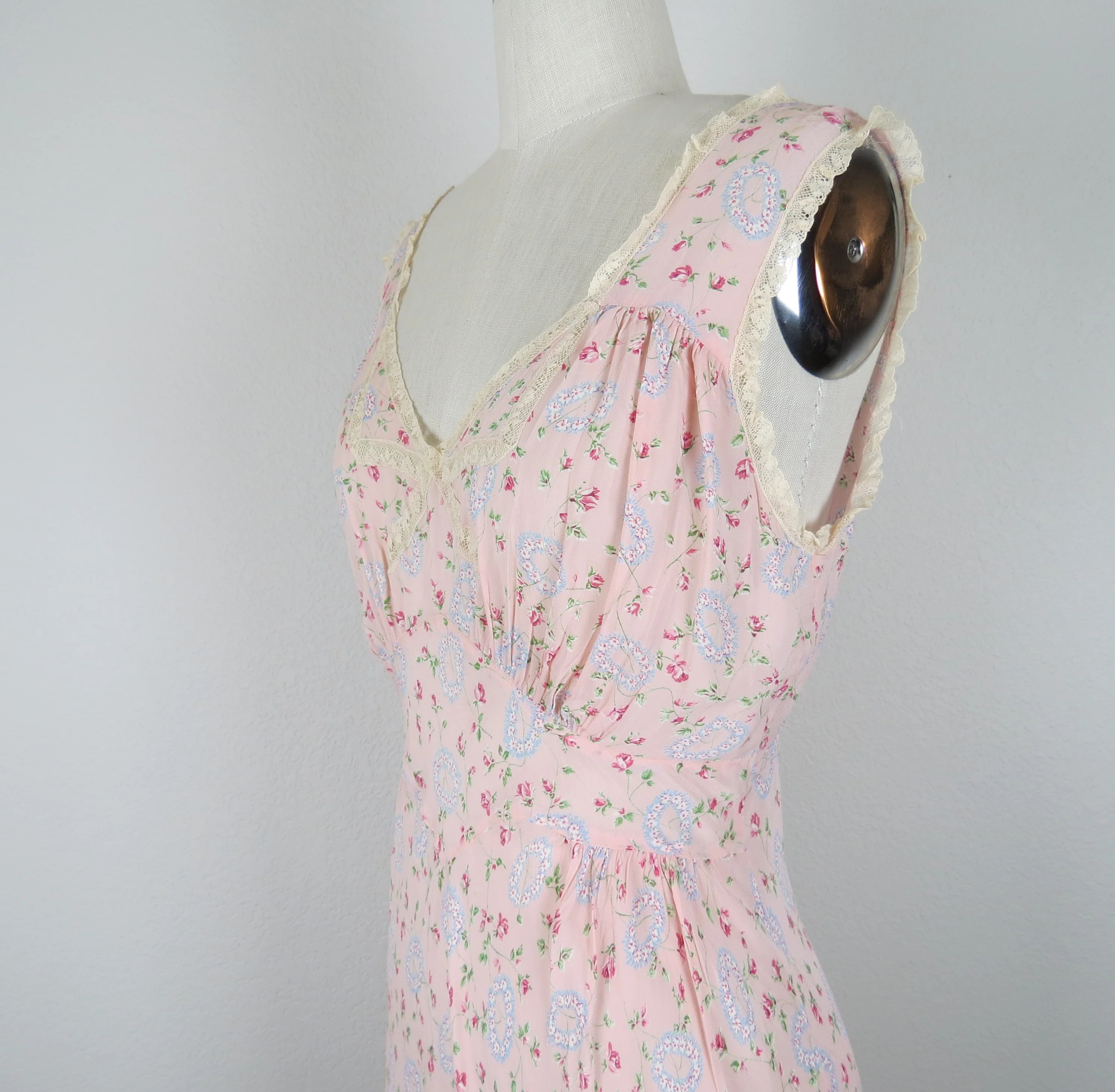 40s Peignoir Set Nightgown And Matching Robe Floral By Trousseaux by Terris - Image 9