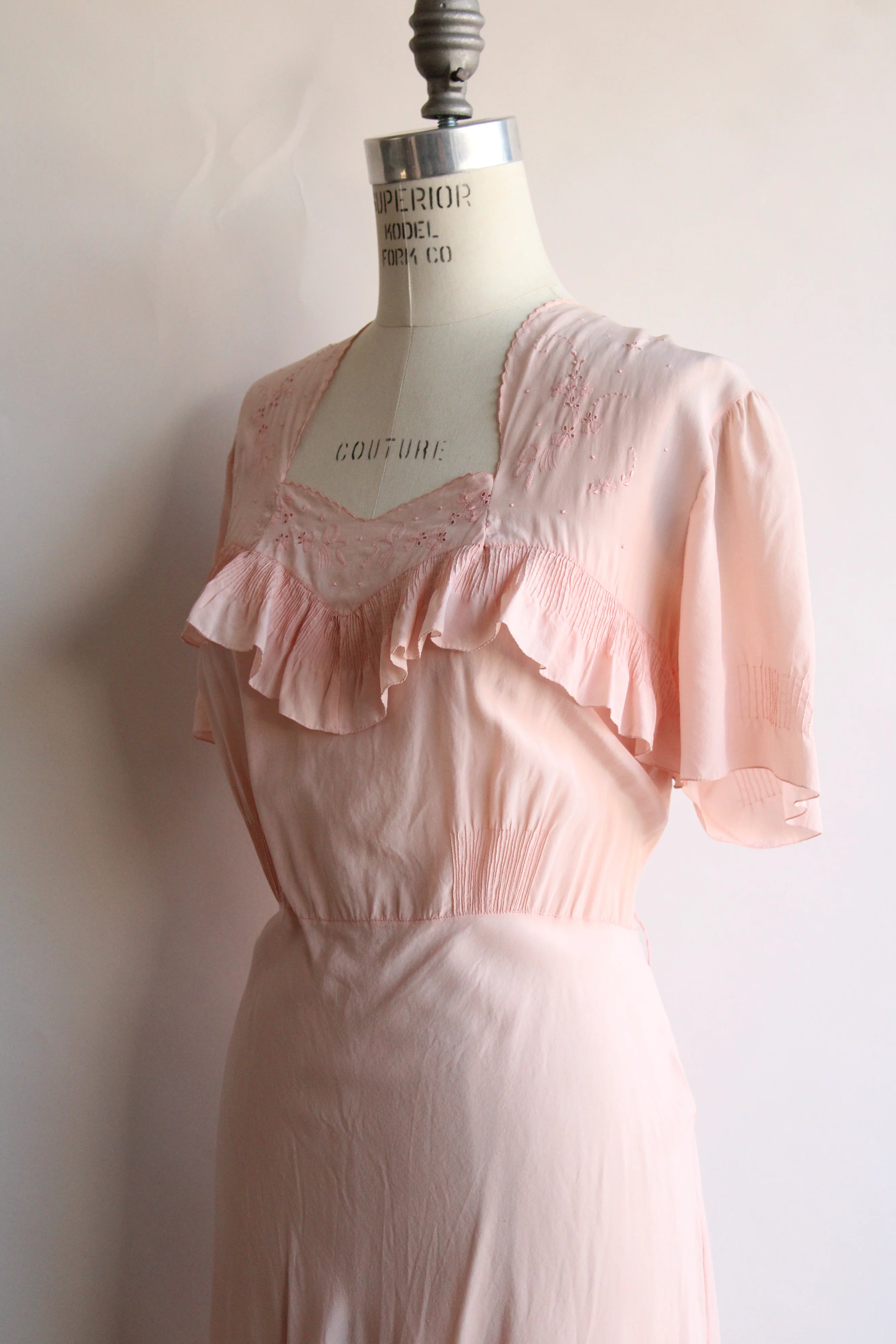 40s Pink Silk Dress With Embroidery And Ruffles - Image 8