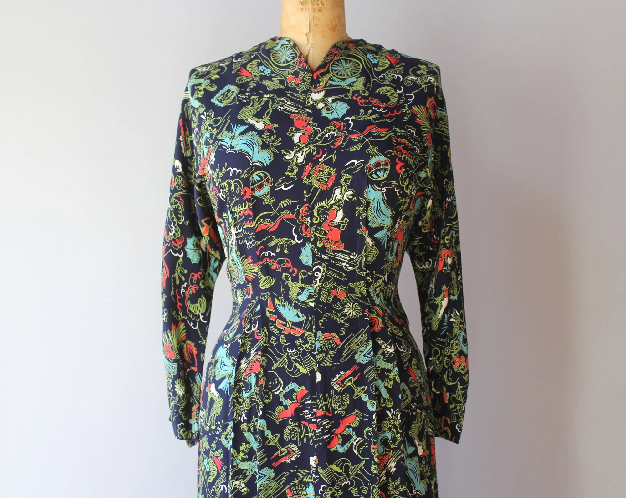 40s Vintage Novelty Print Rayon Dress Turn-of-the-Century Scene Mint Condition - Image 3