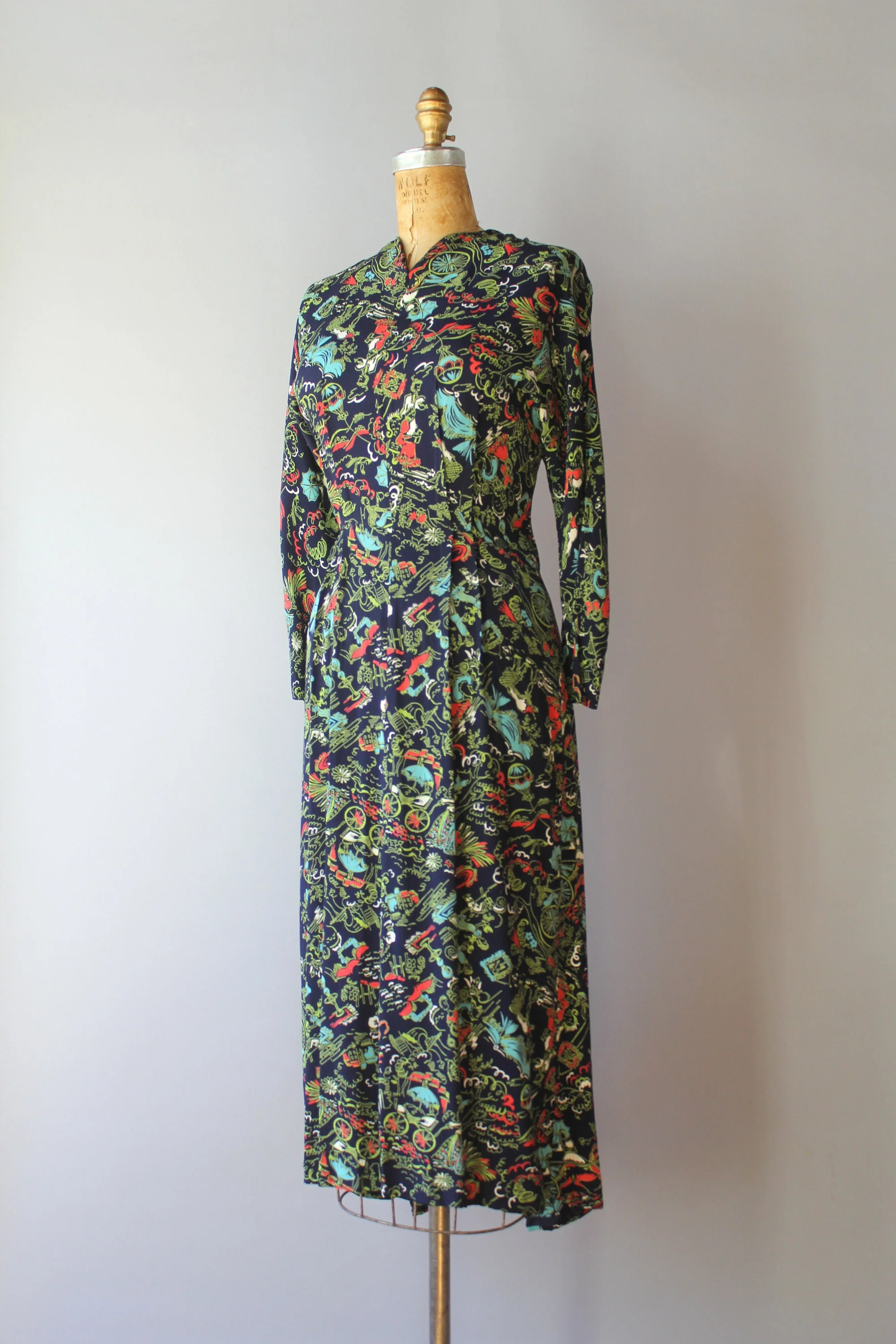40s Vintage Novelty Print Rayon Dress Turn-of-the-Century Scene Mint Condition - Image 5
