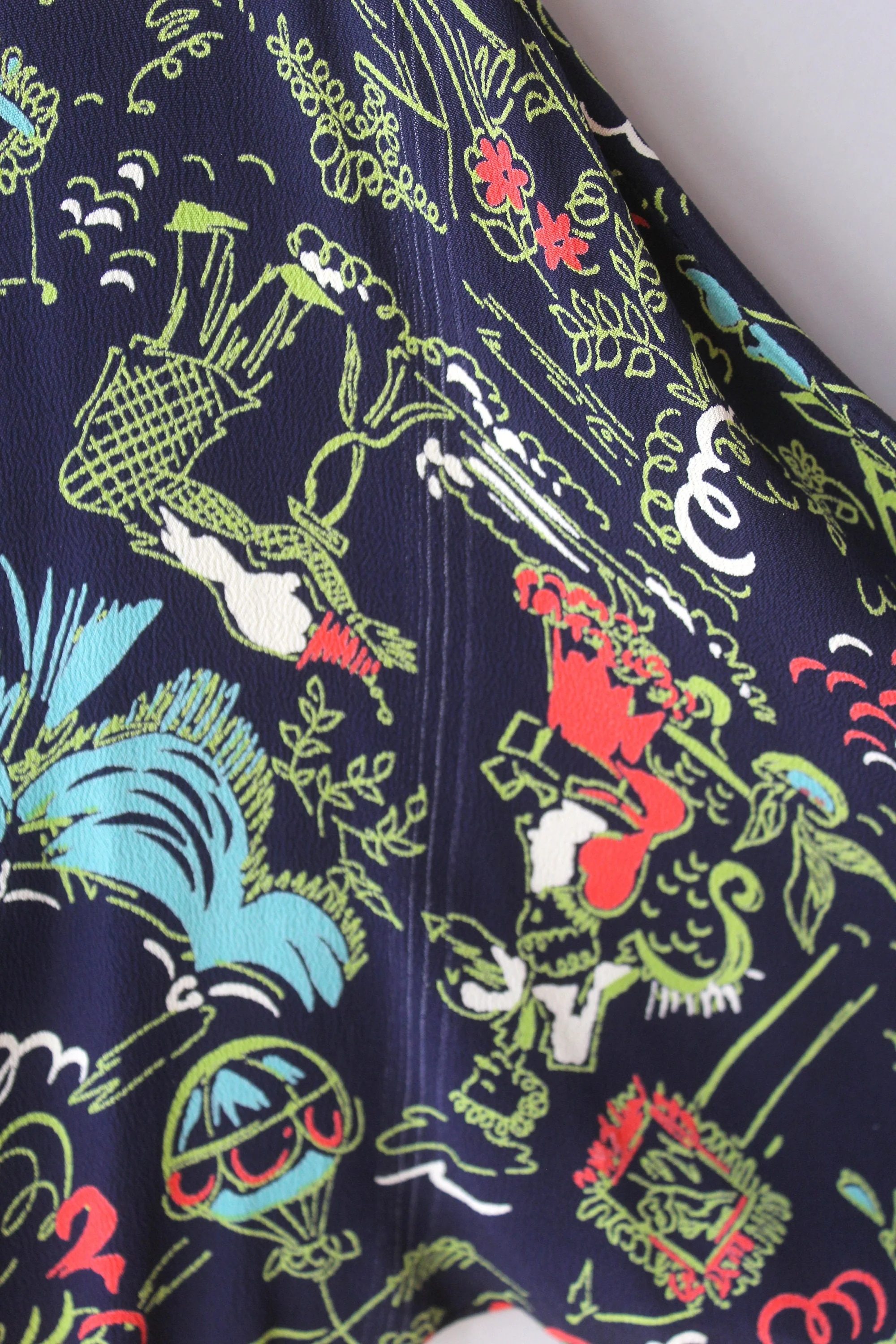 40s Vintage Novelty Print Rayon Dress Turn-of-the-Century Scene Mint Condition - Image 7