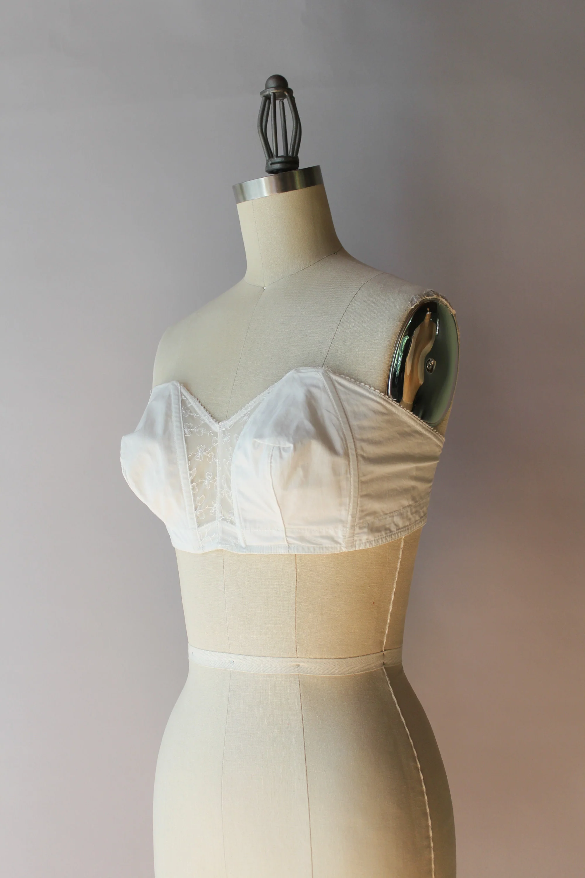 40s Vintage White Cotton Strapless Boned Bullet Bra by Lovable - Image 4