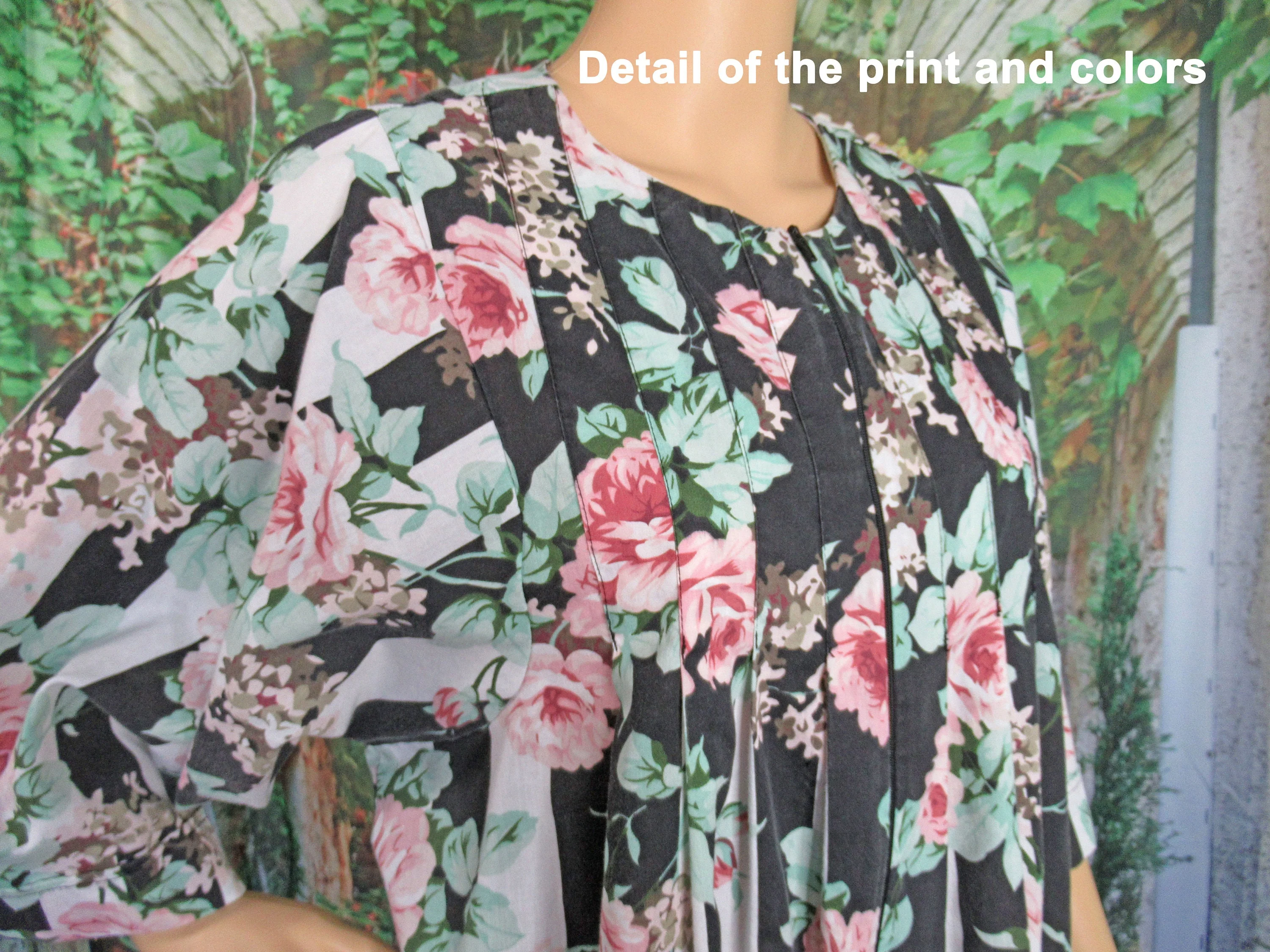 44 Bust Long Robe / Caftan Anthony Richards Cotton/polyester Stripe and Floral Print, Front Zipper, Top Stitched Pleats, 2 Hidden Pockets - Image 5