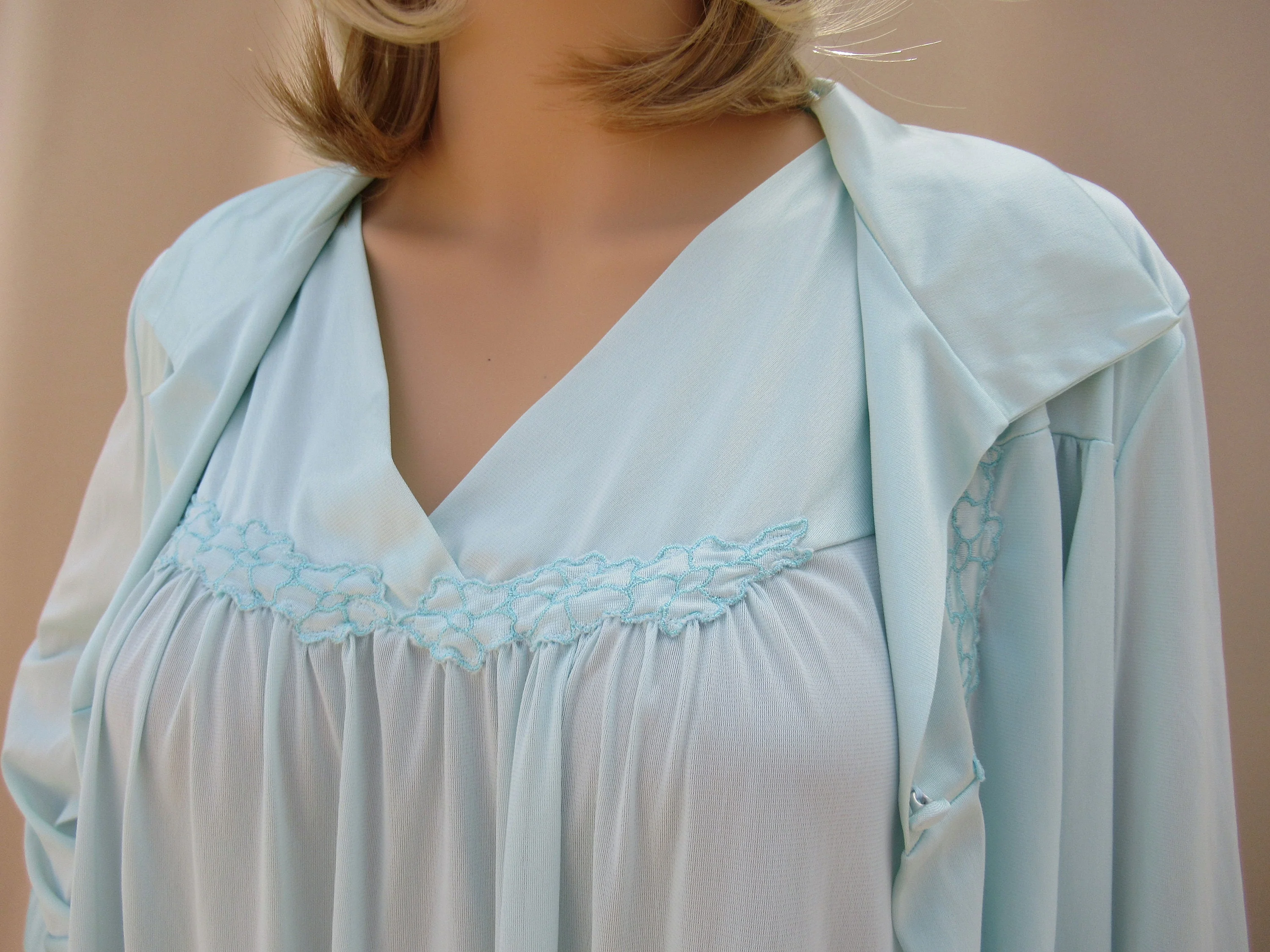 44 Bust Two Piece Set Nightgown and Robe Nylon Knee Length 80s Teal 3/4 Length Sleeve Button Front Robe, Sleeveless Gown, Vtg by Vanity Fair - Image 8