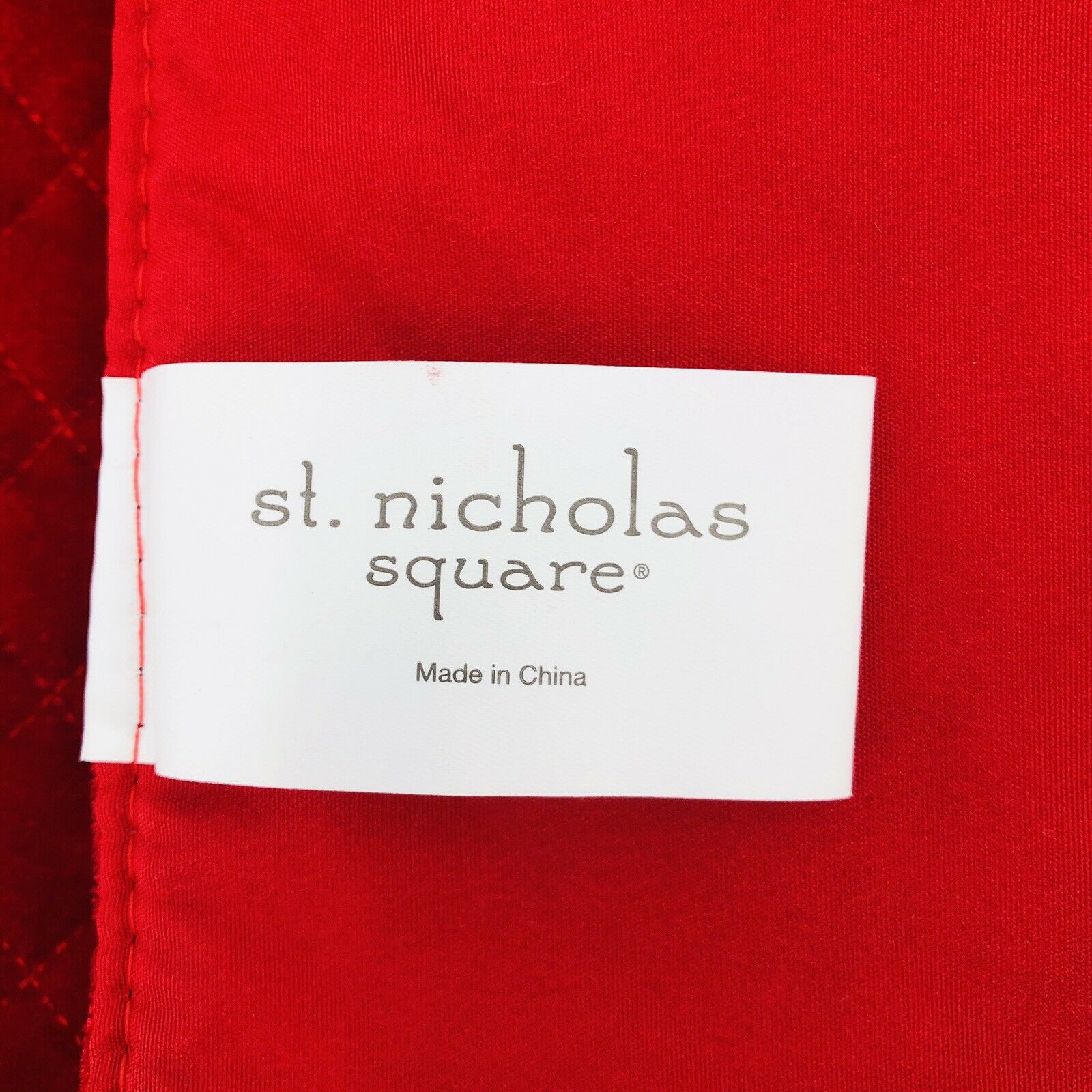 5 Red Quilted Velour Gold Snowflake Christmas Placemats Euc by St Nicholas Square - Image 4