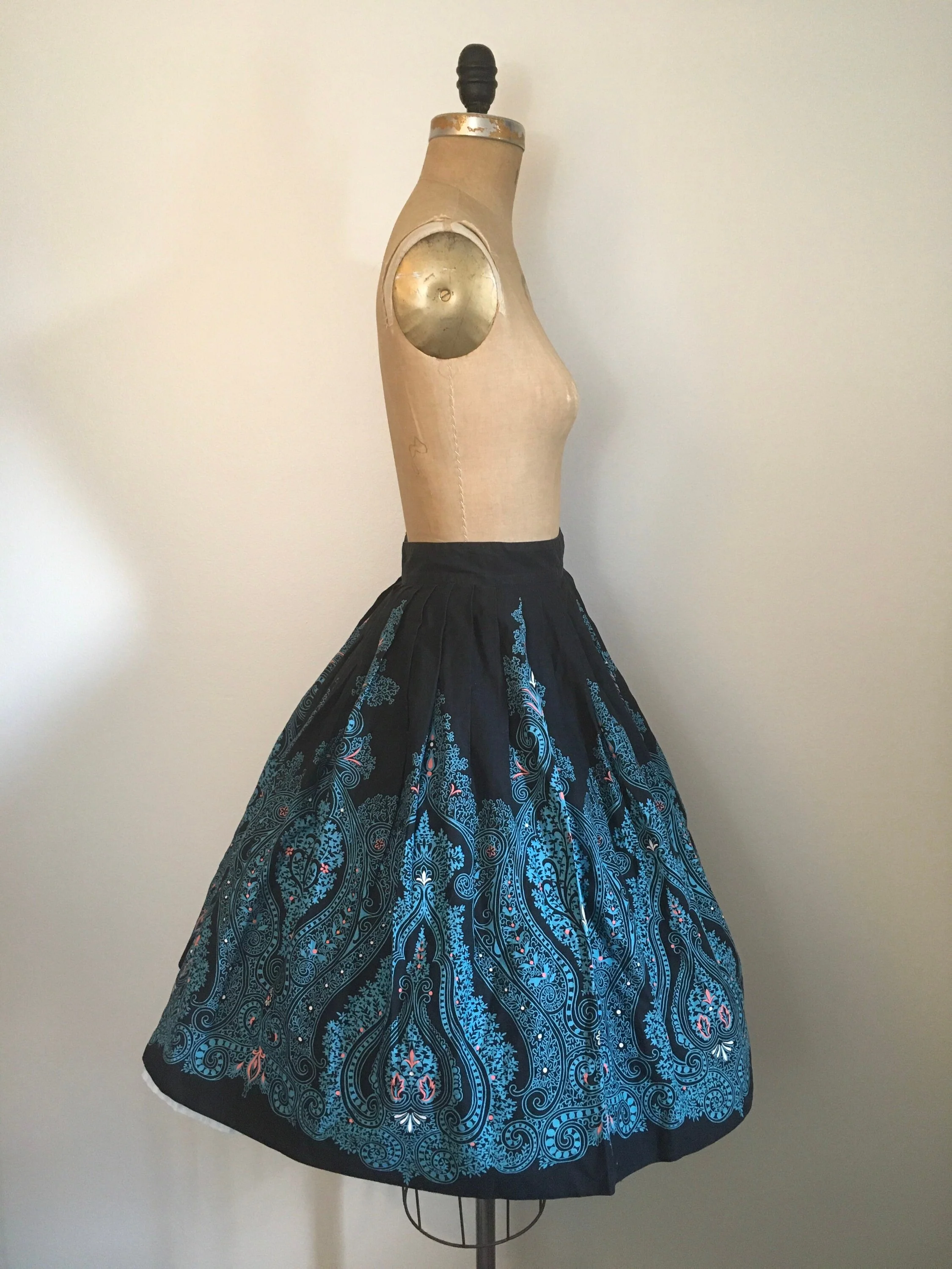 50’s Blue Paisley Border Novelty Print Cotton Skirt - Image 4