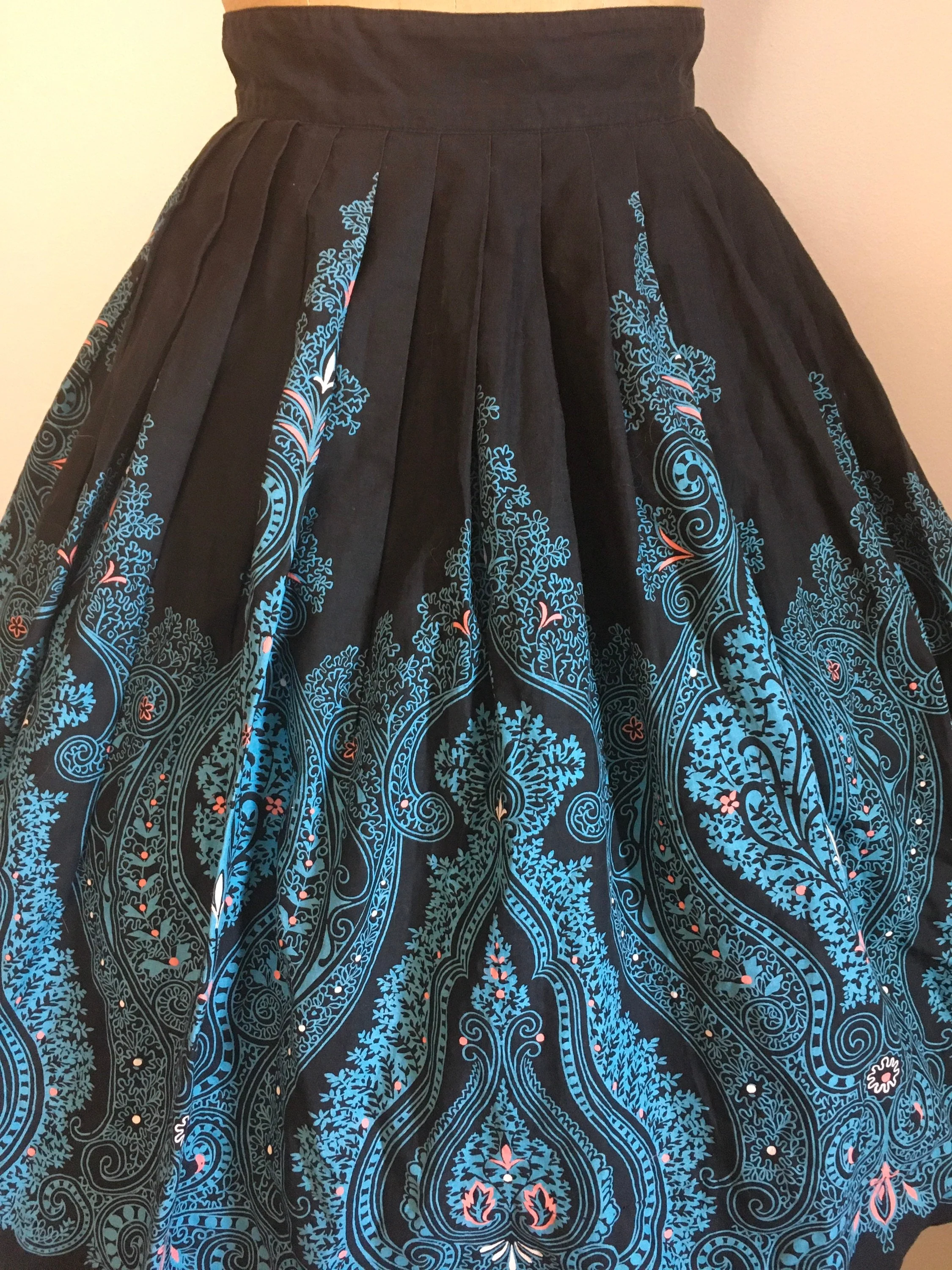 50’s Blue Paisley Border Novelty Print Cotton Skirt - Image 5