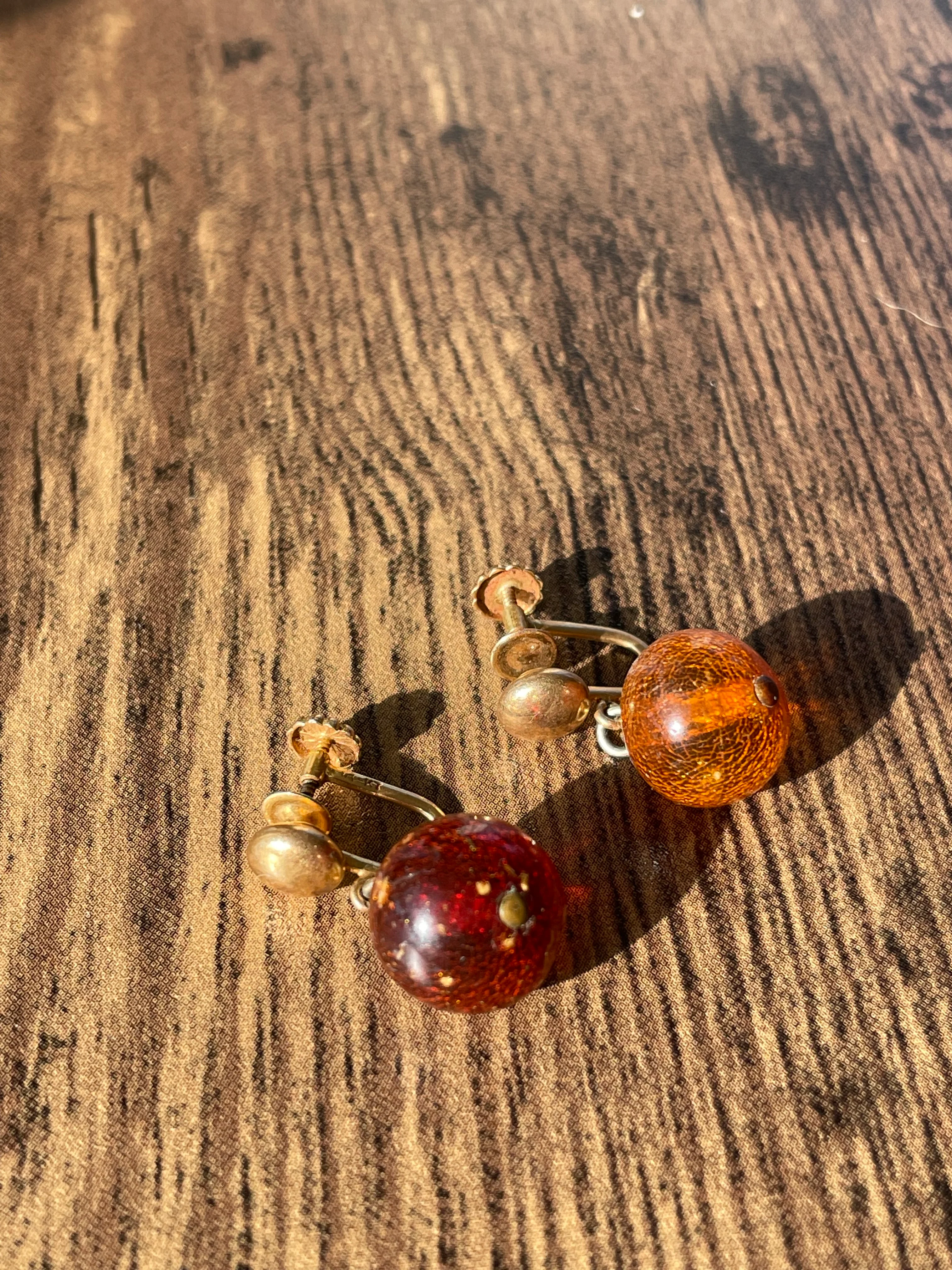 50s/60s 14k Gold Amber Bead Screw Back Earrings - Image 2