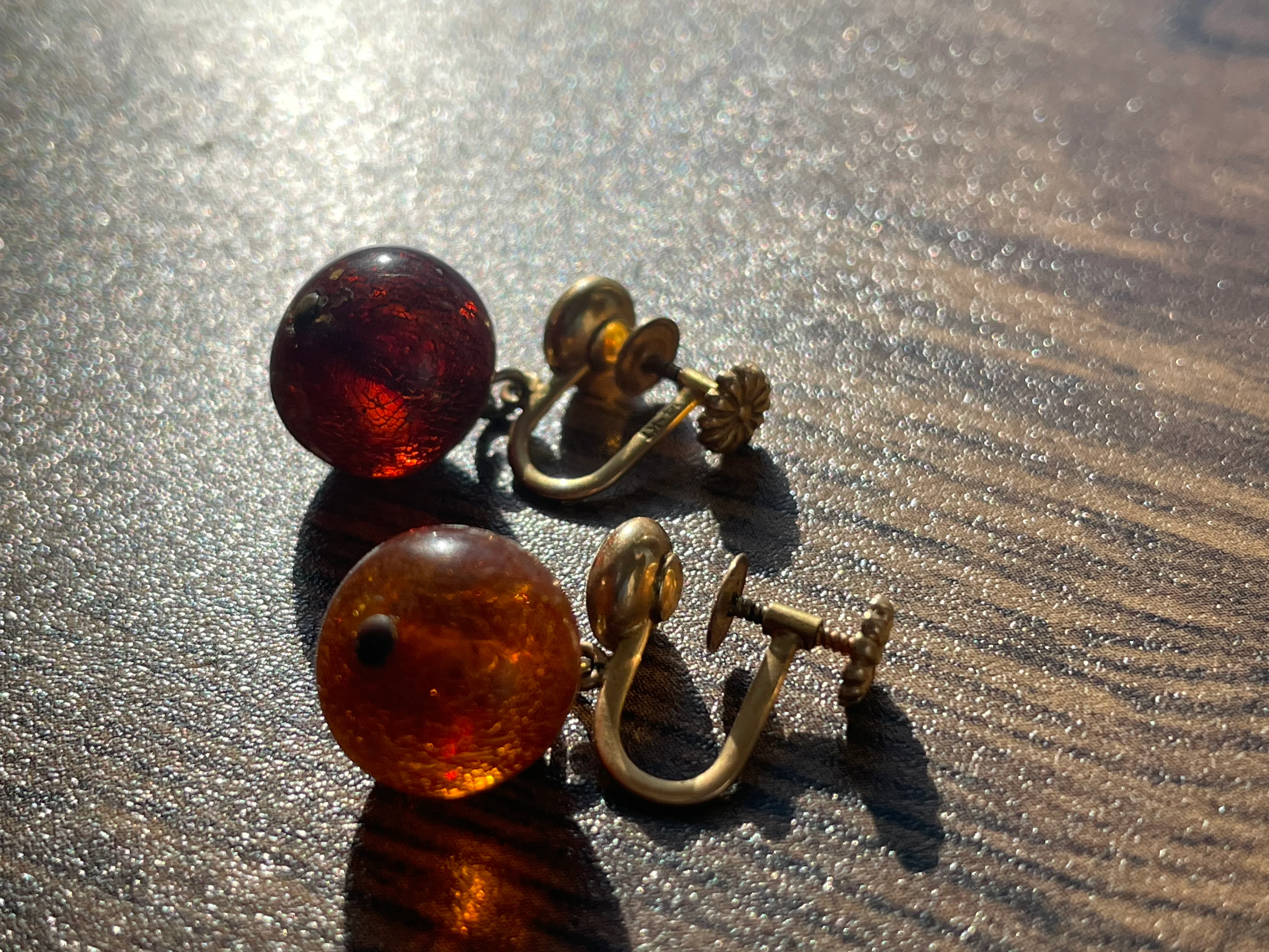 50s/60s 14k Gold Amber Bead Screw Back Earrings - Image 4