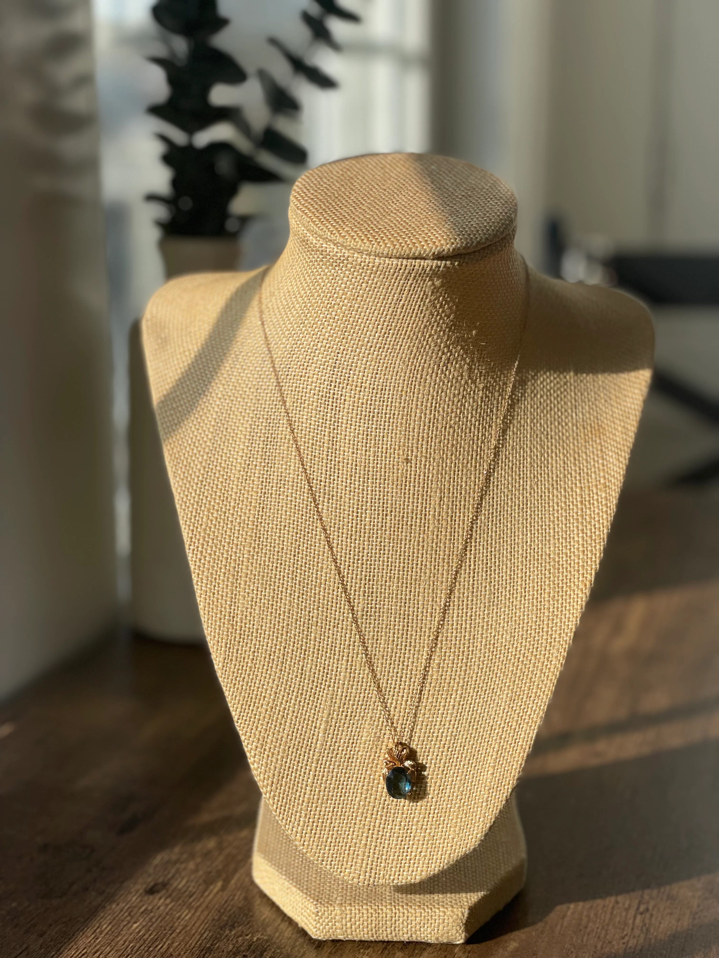 50s/60s 14k Gold Chain With Sapphire Pendant - Image 10
