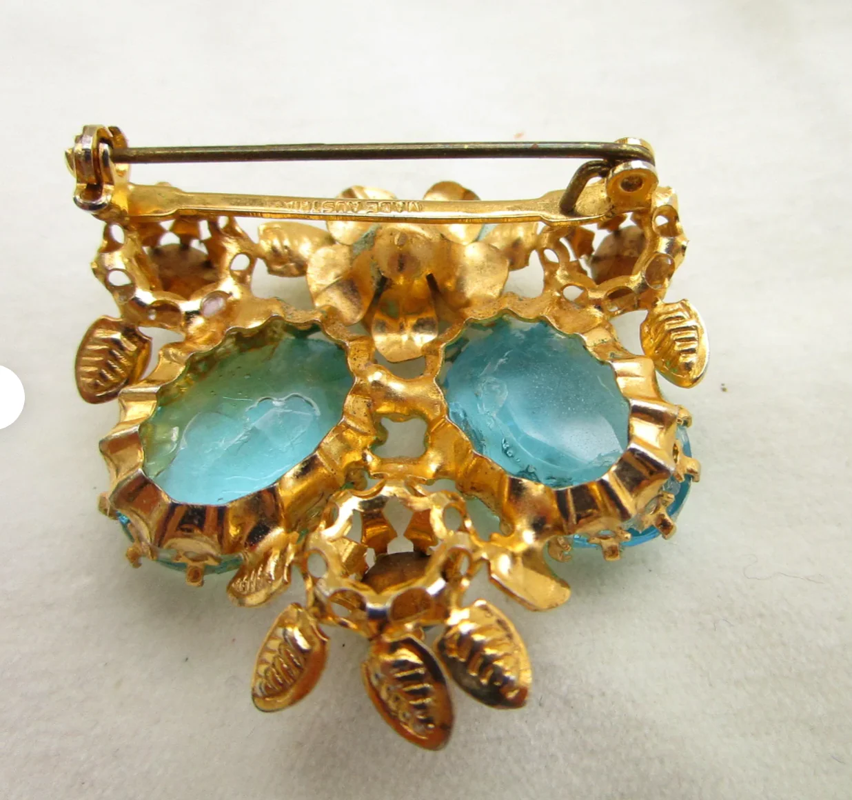 50s/60s Aqua Glass And Rhinestone Brooch Set In Gold Tone By Made In Austria - Image 4
