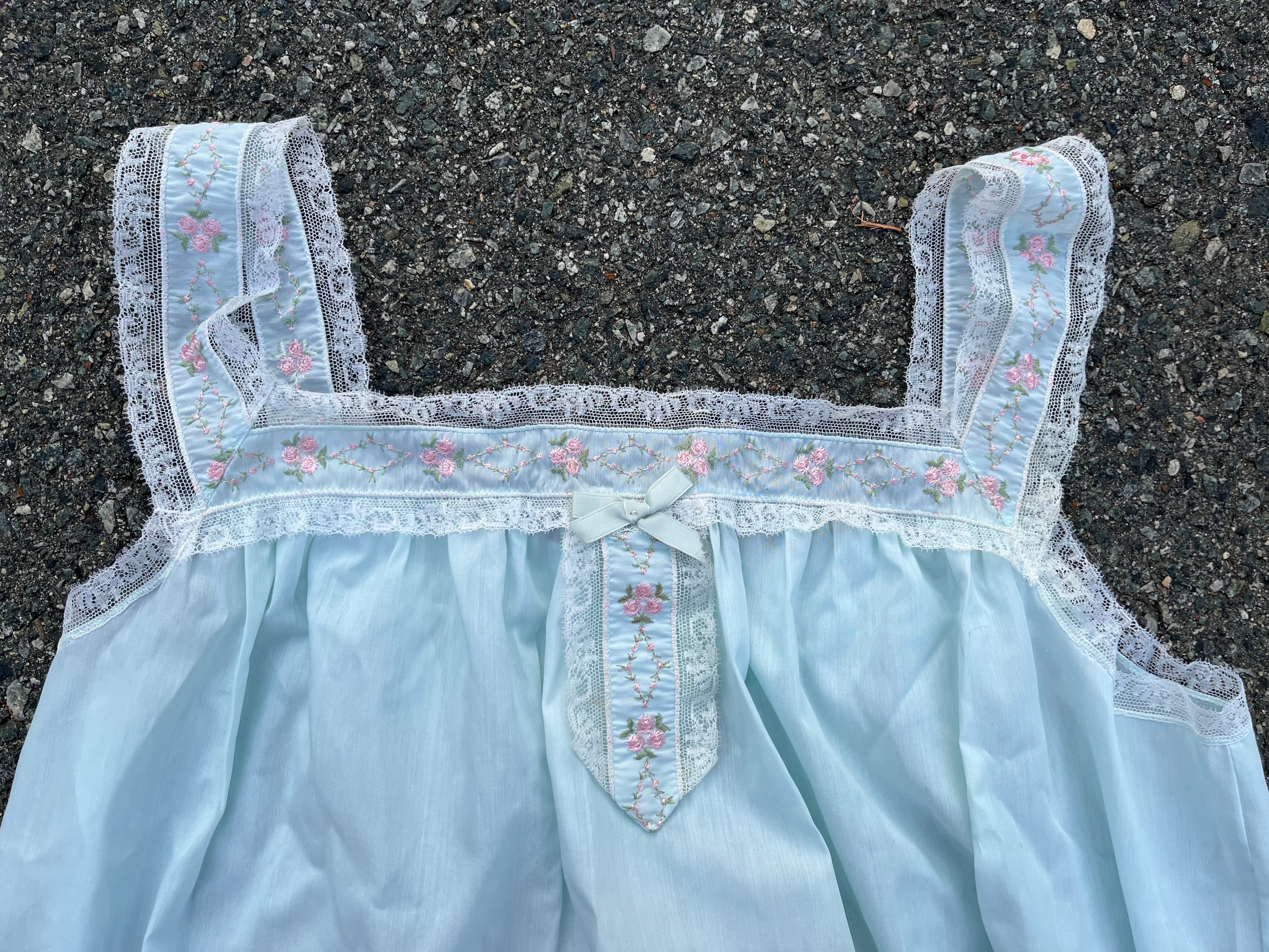 50s/60s Baby Blue Nightgown With Pink Embroidered Flowers By Heiress - Image 9