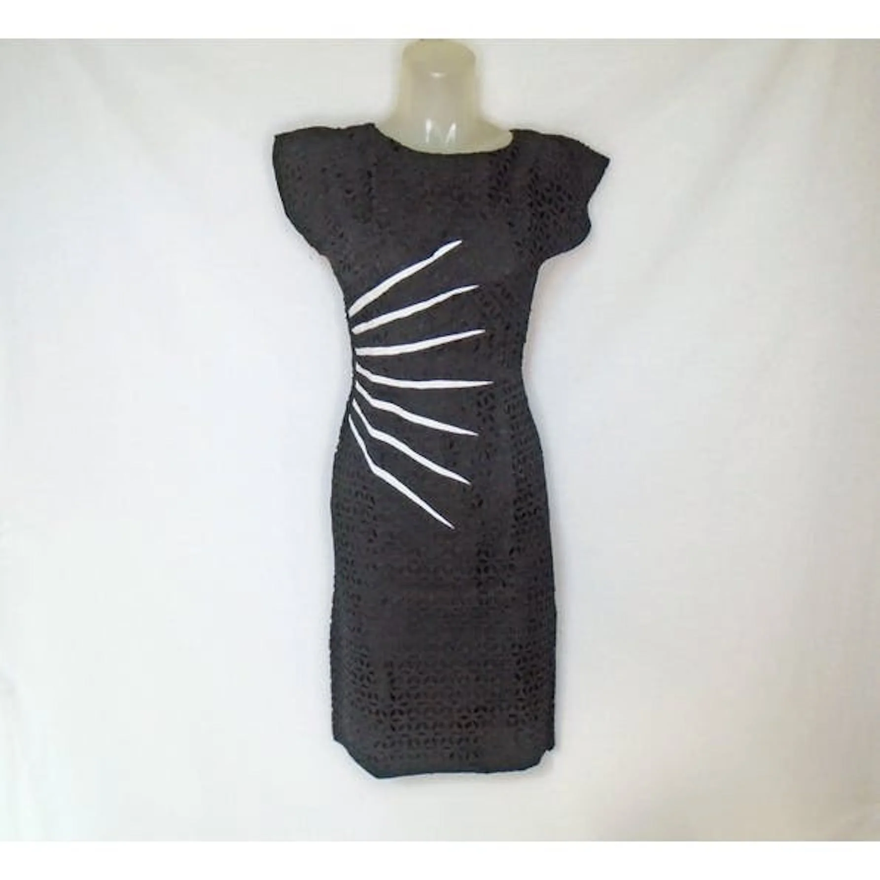 50s/60s Black Eyelet Sheath Dress Flattering Starburst - Image 4