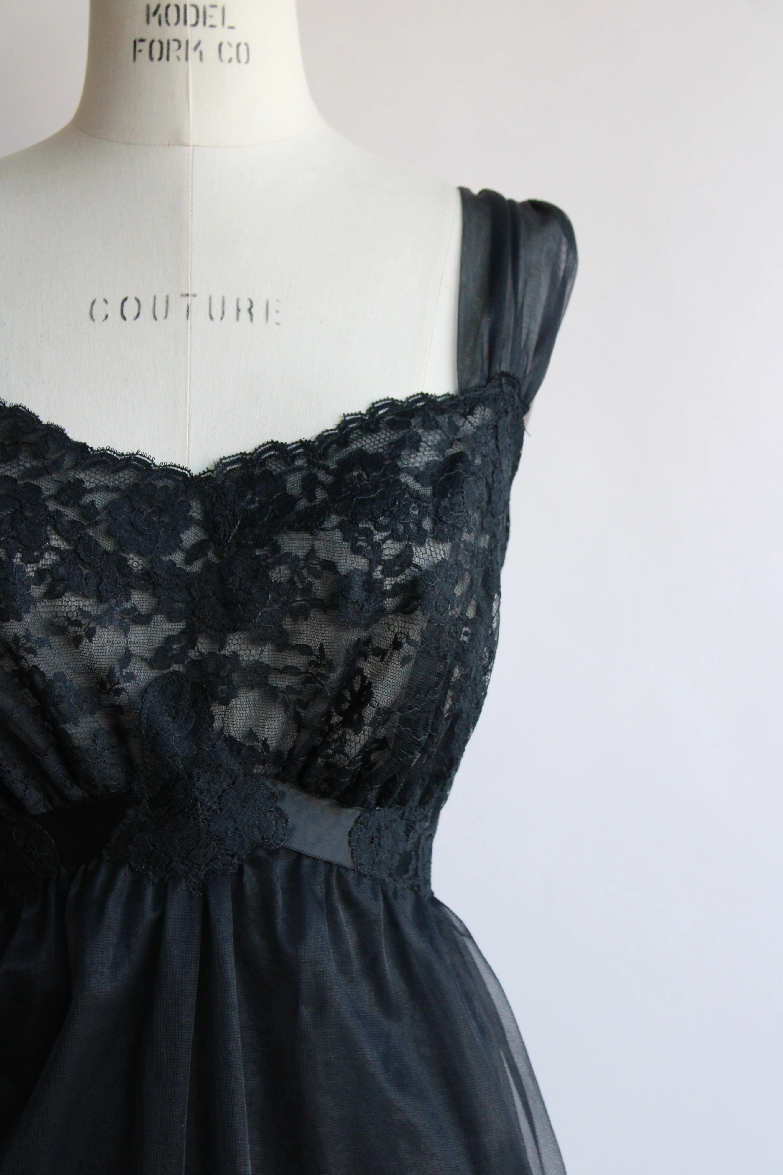 50s/60s Black Lace And Nylon Nightgown By Van Raalte - Image 4