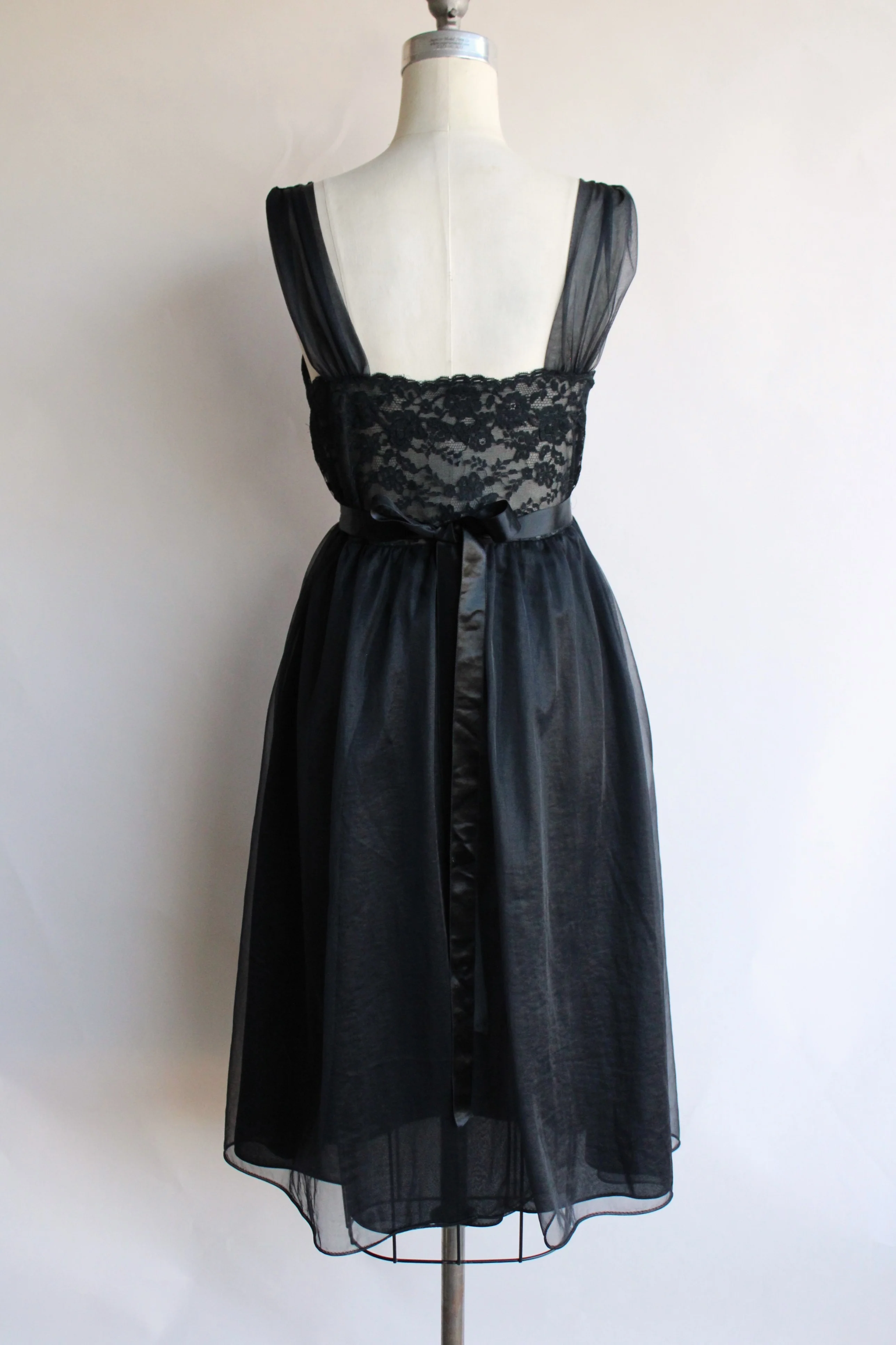 50s/60s Black Lace And Nylon Nightgown By Van Raalte - Image 9