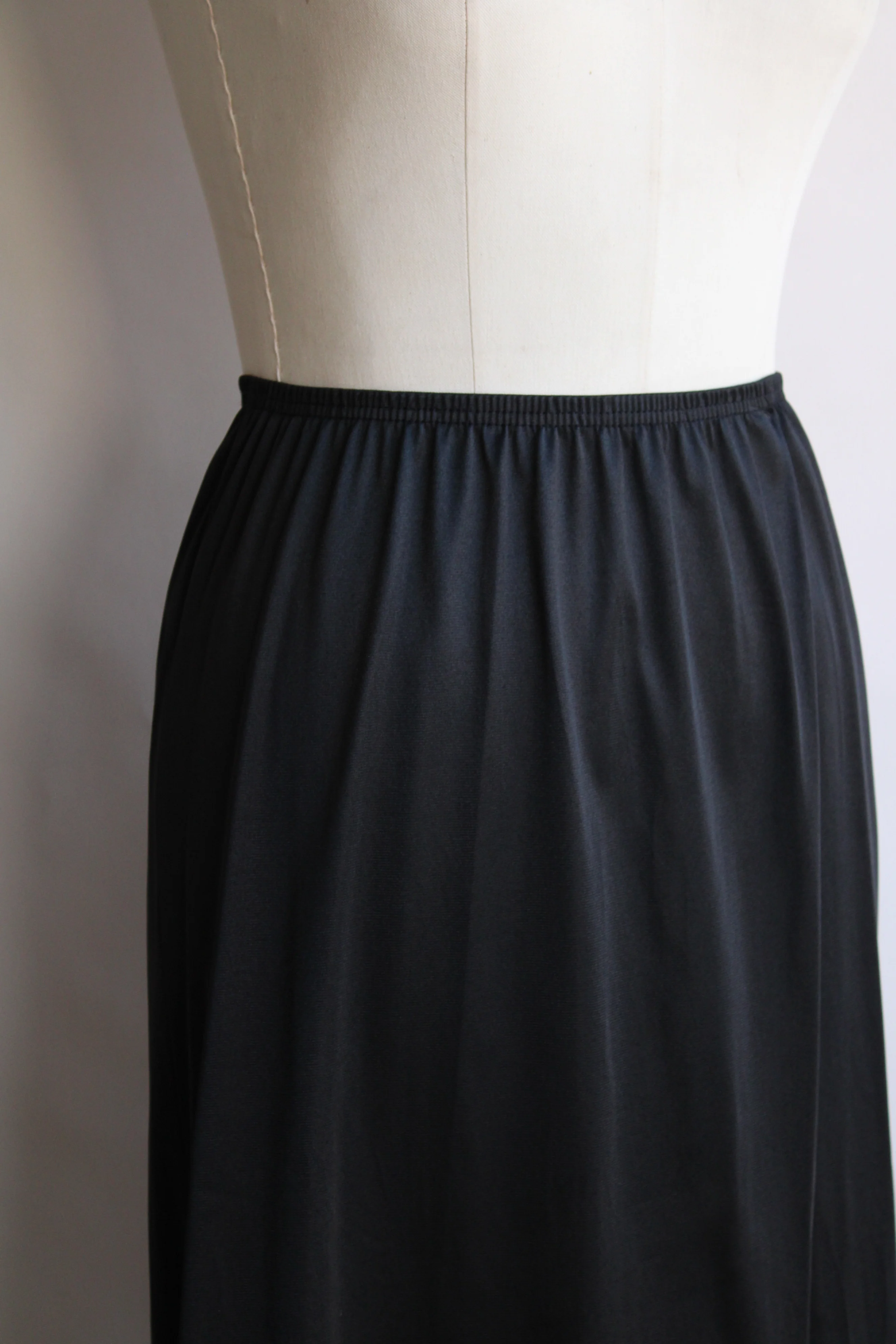 50s/60s Black Nylon Half Slip With Lace Trim And Side Slit - Image 5