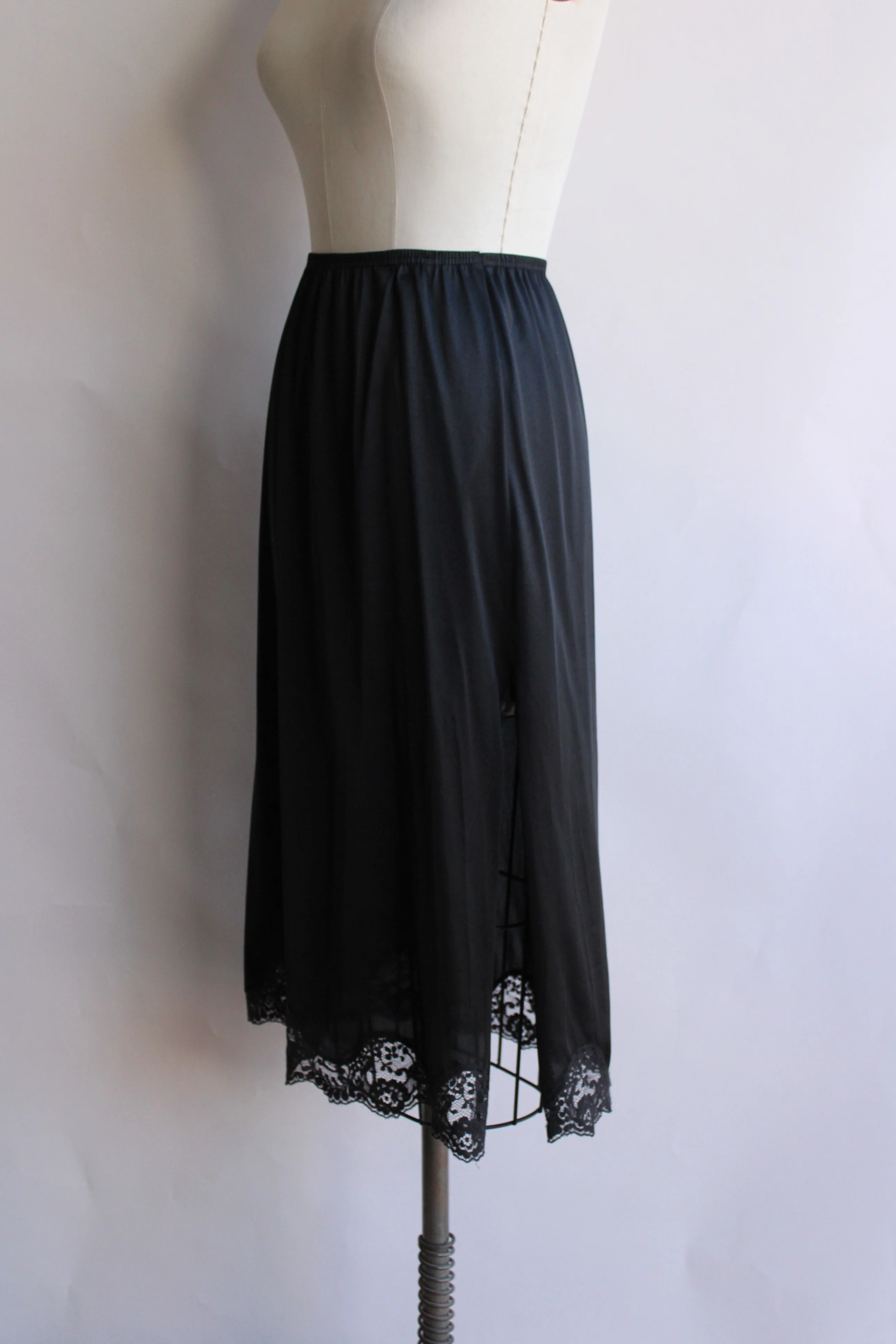 50s/60s Black Nylon Half Slip With Lace Trim And Side Slit - Image 7
