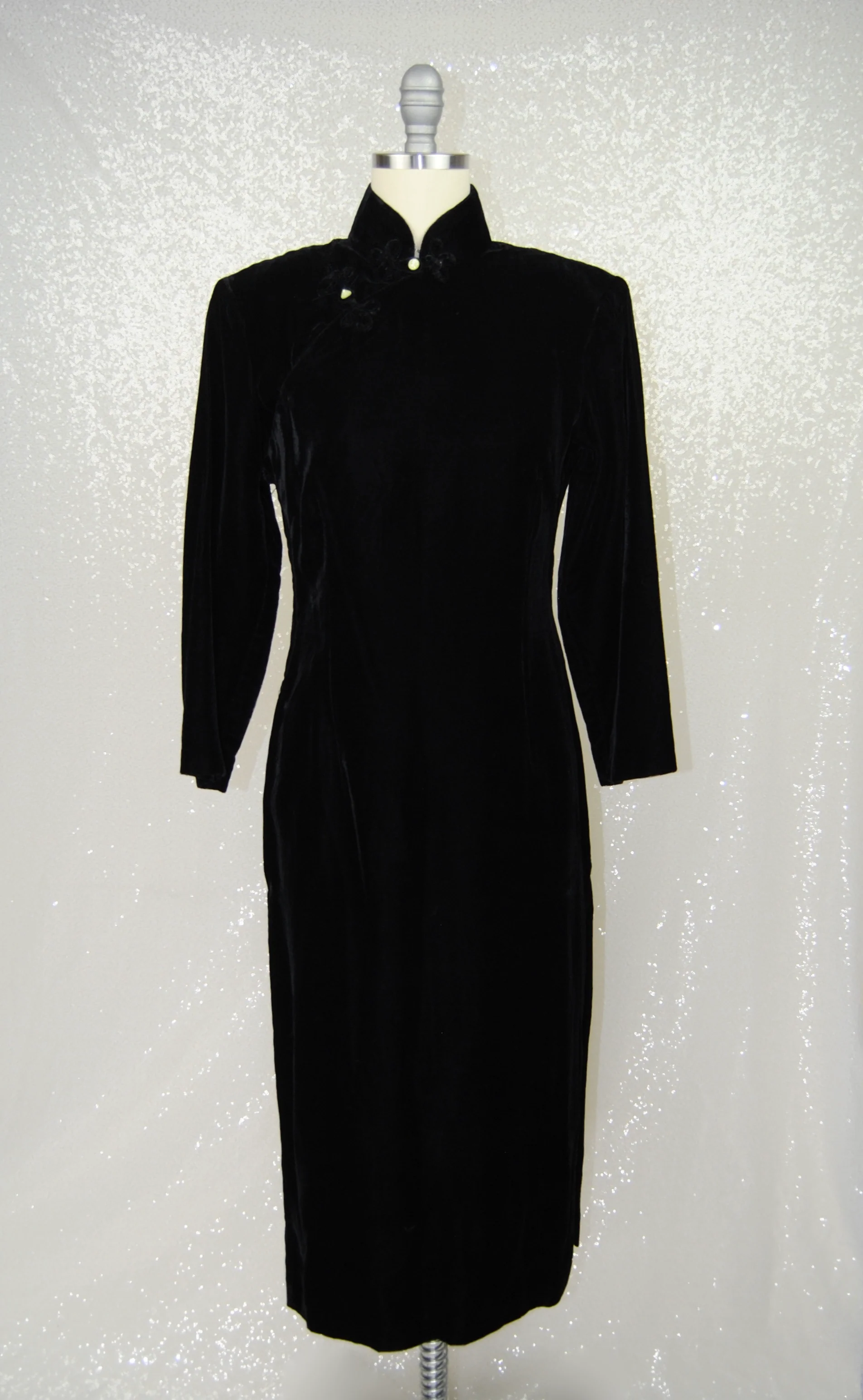 50s/60s Black Velvet Dress With Mandarin Collar - Image 11
