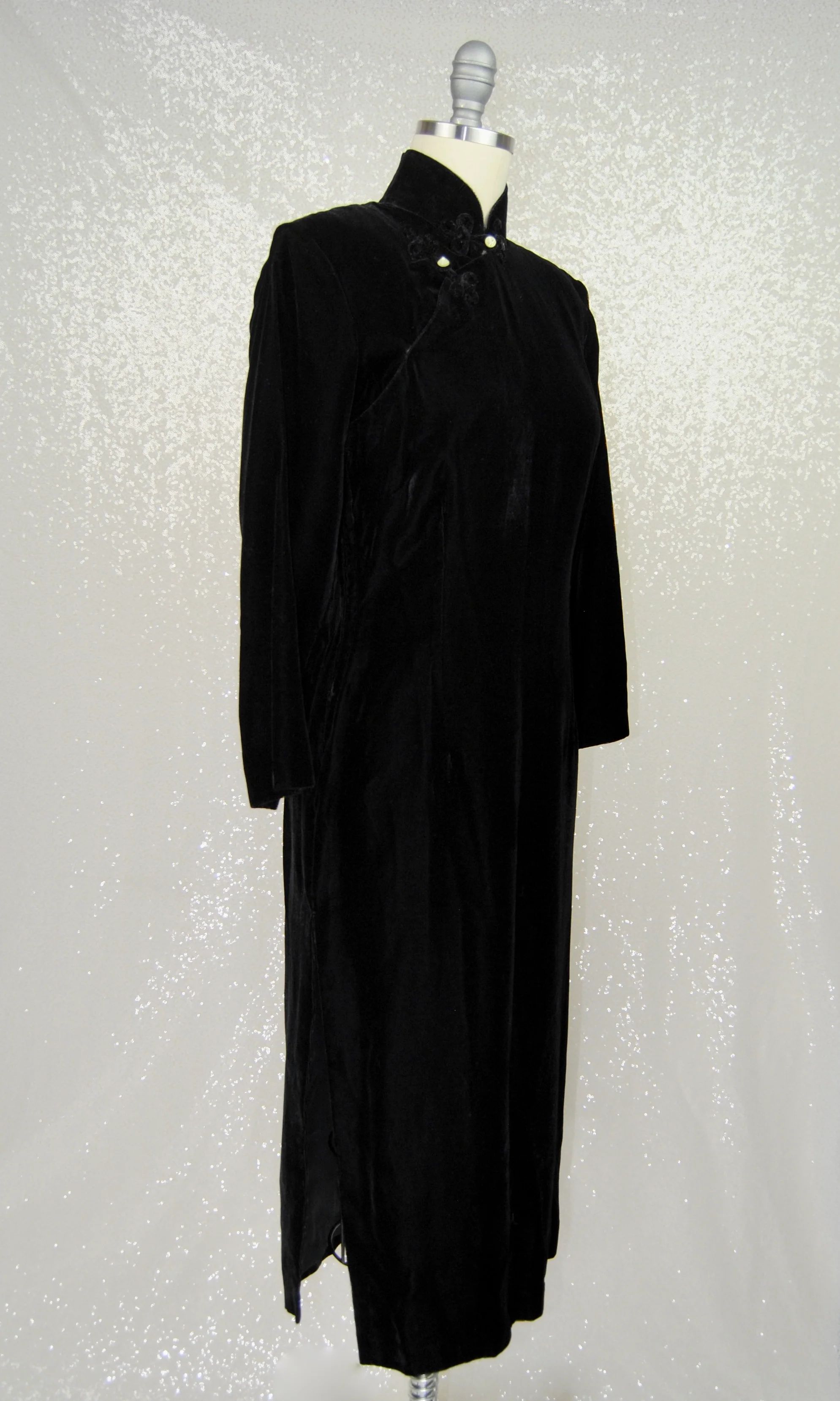 50s/60s Black Velvet Dress With Mandarin Collar - Image 12