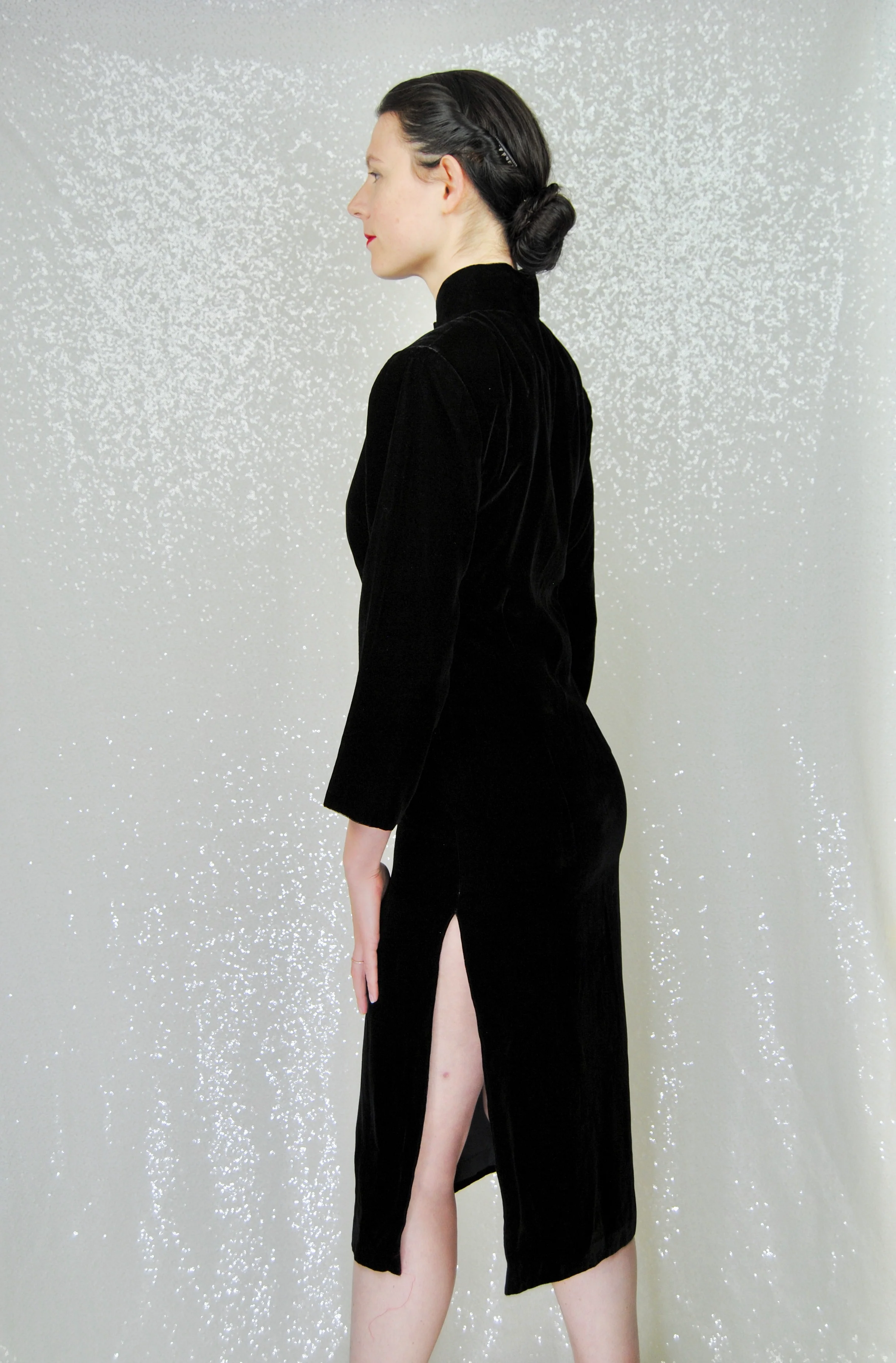 50s/60s Black Velvet Dress With Mandarin Collar - Image 9
