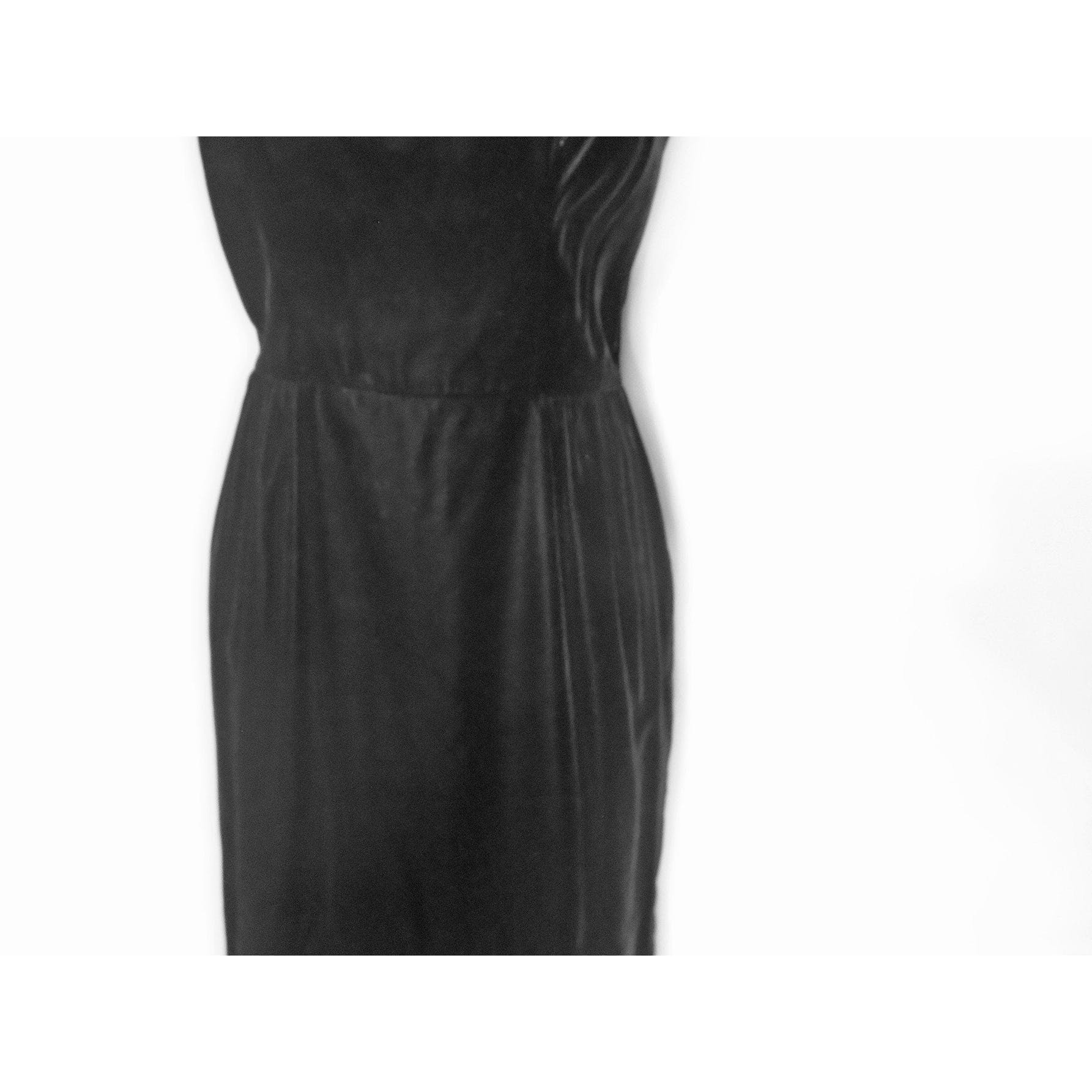 50s/60s Black Velvet Minimalist Sheath Dress Casino Lounge - Image 5