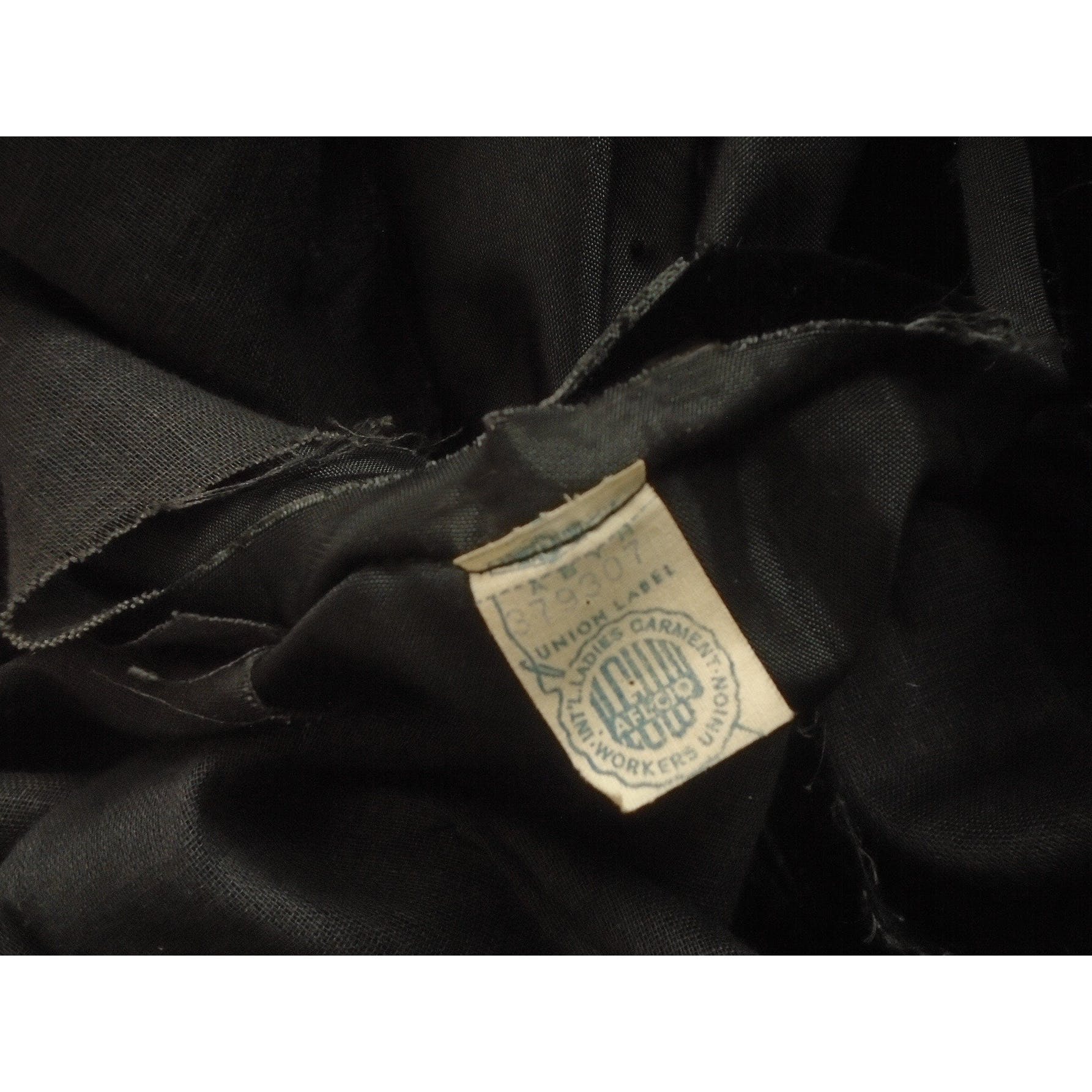 50s/60s Black Velvet Minimalist Sheath Dress Casino Lounge - Image 8