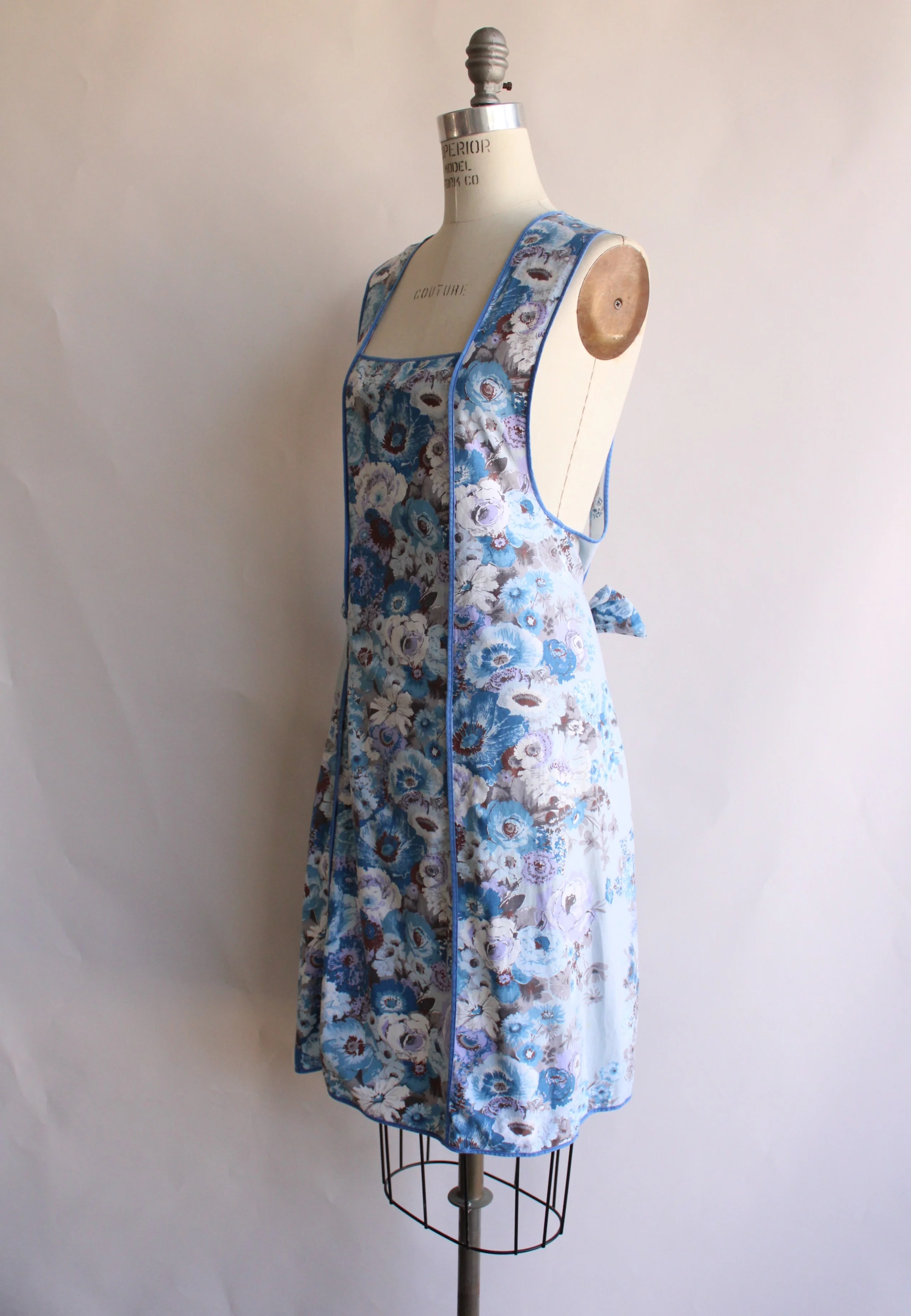50s/60s Blue Floral Pinafore Apron - Image 7