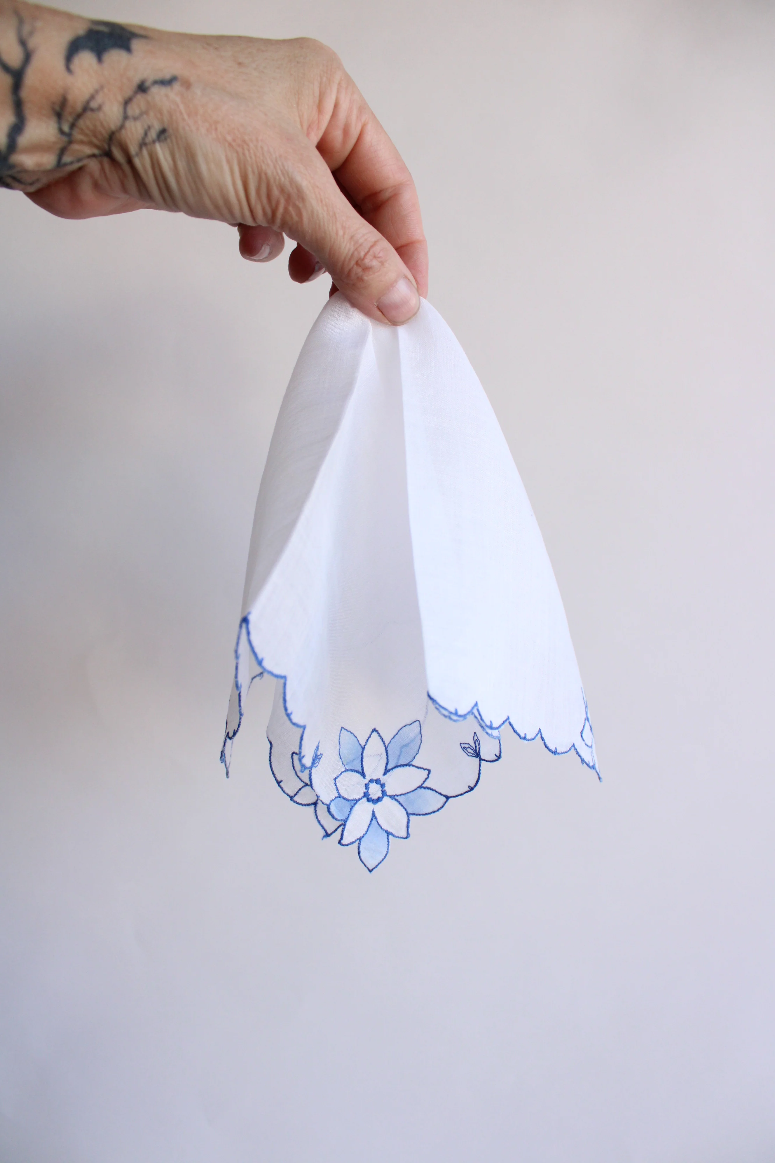 50s/60s Blue Flower Handkerchief - Image 2