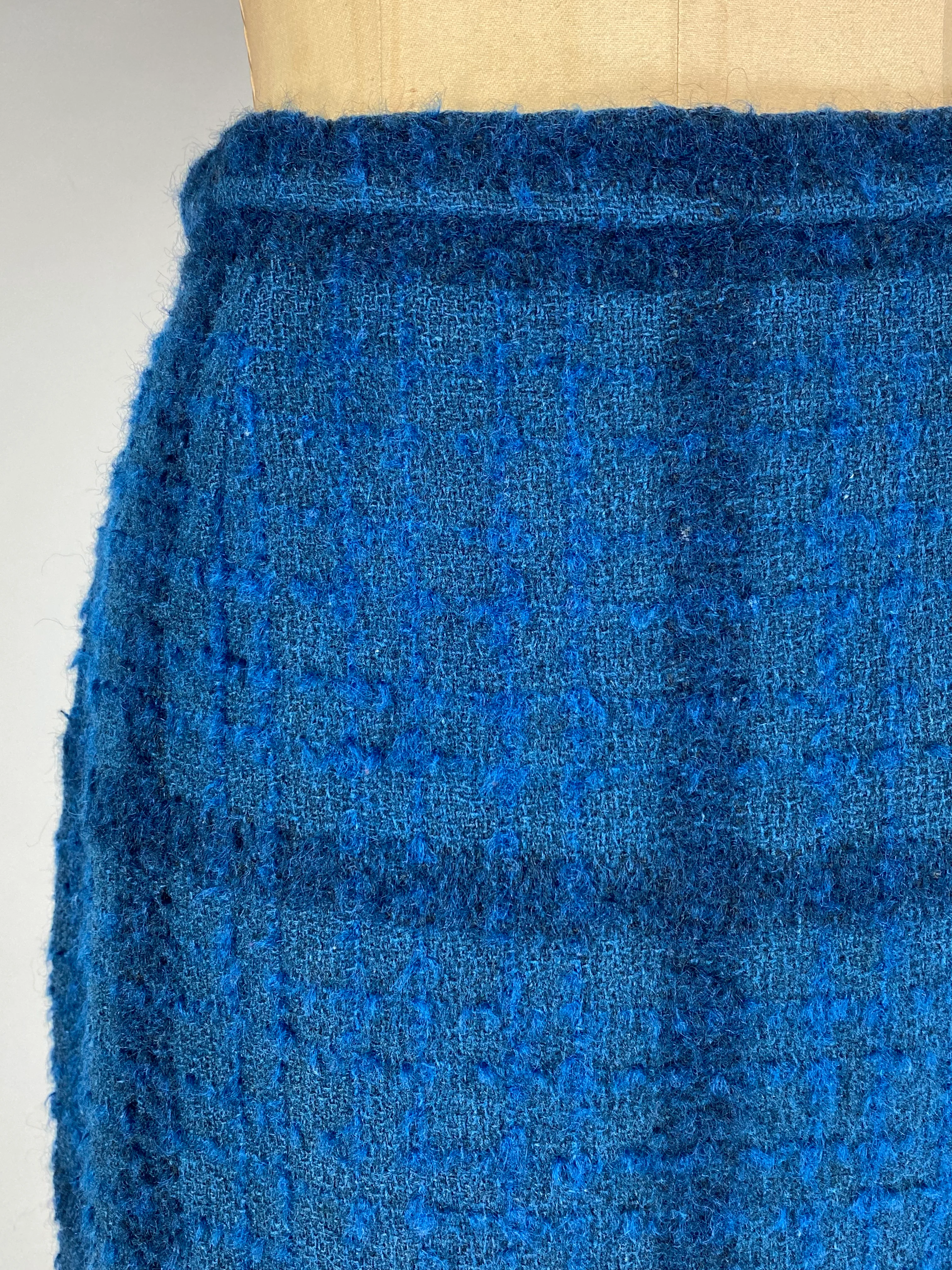 50s/60s Blue Tones Bouclé Wool High Waist Pencil Skirt - Image 12