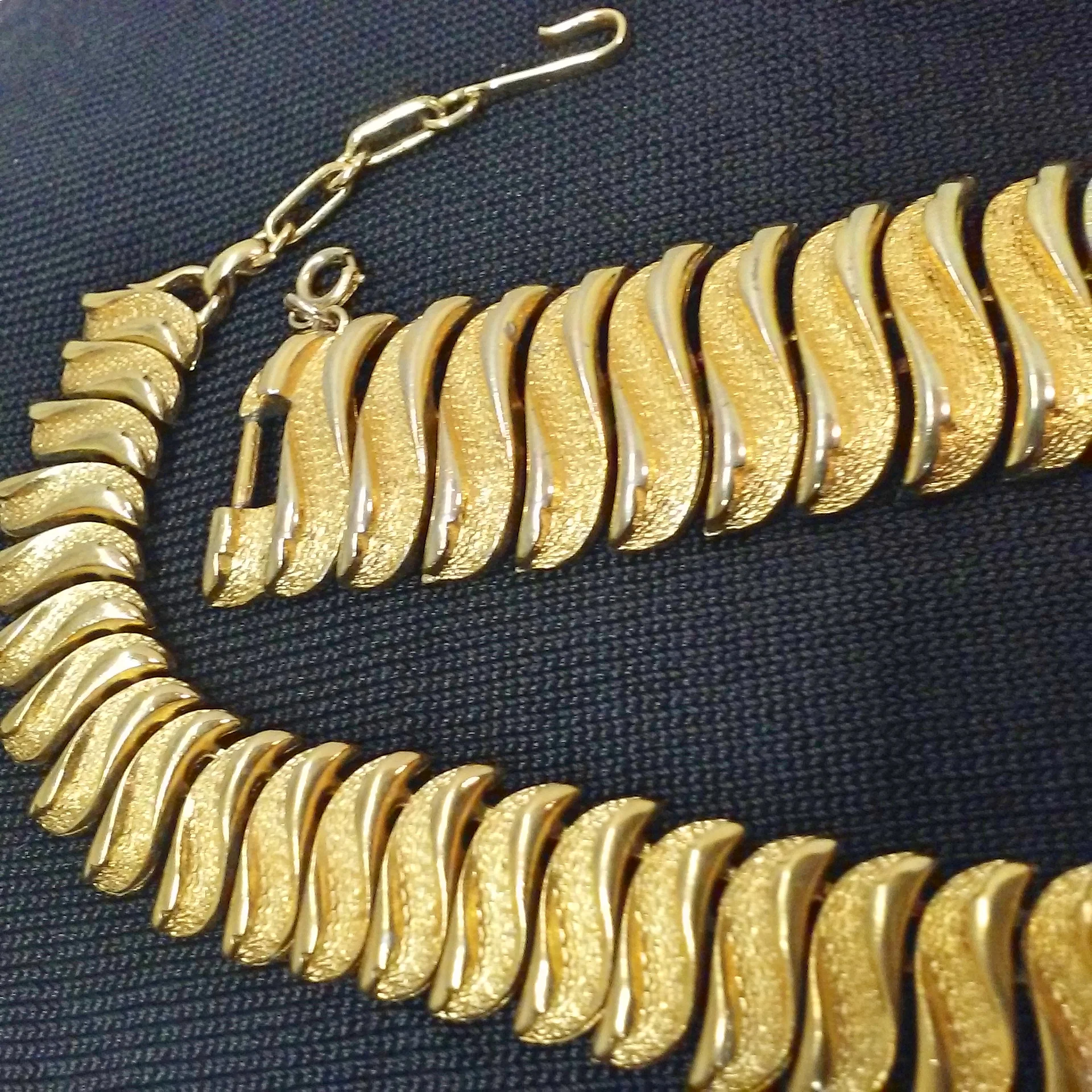 50s/60s Chunky S-link Choker Bracelet Goldtone Mod Glam By Coro Fashion Jewelry 2-Pc Matching Set - Image 5