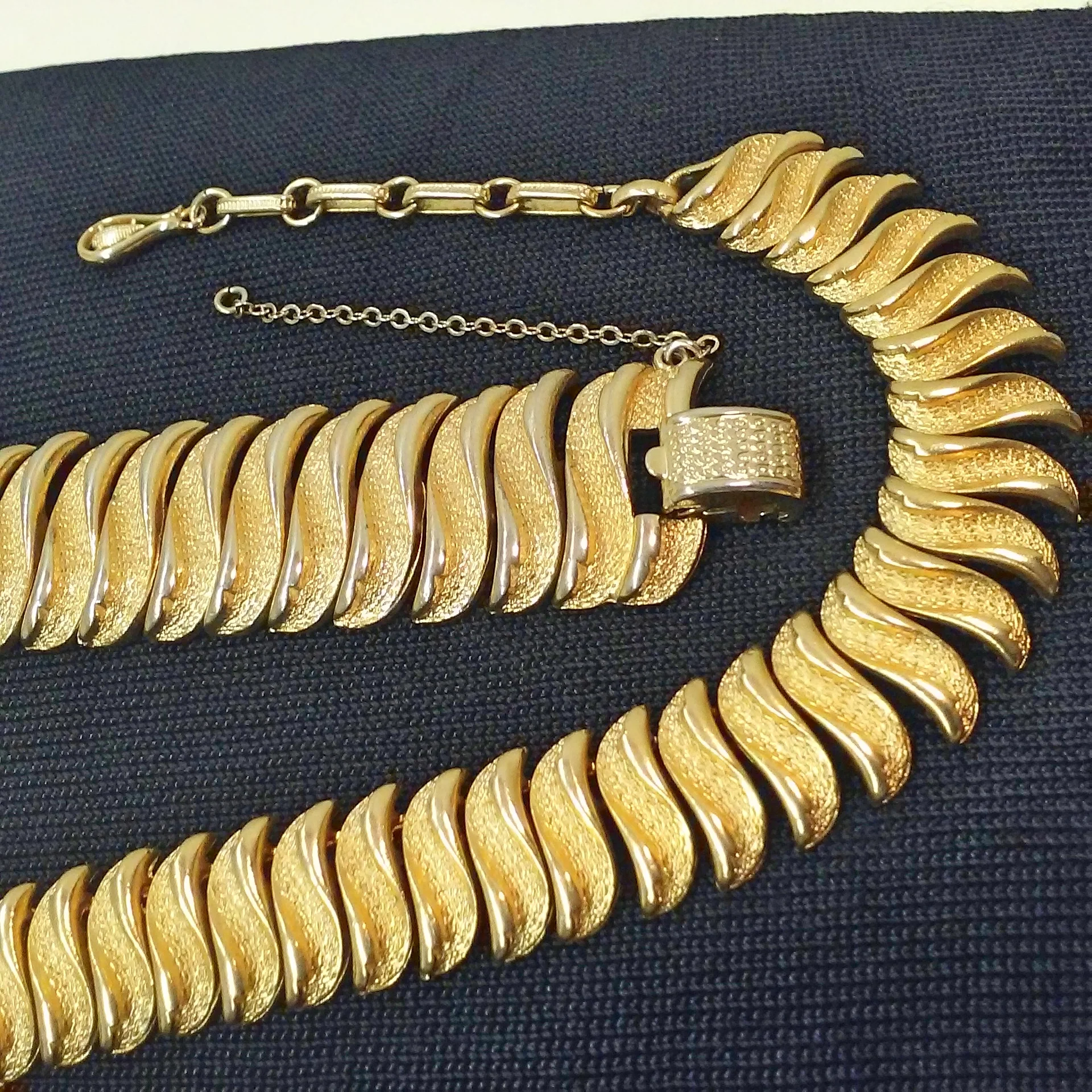 50s/60s Chunky S-link Choker Bracelet Goldtone Mod Glam By Coro Fashion Jewelry 2-Pc Matching Set - Image 7