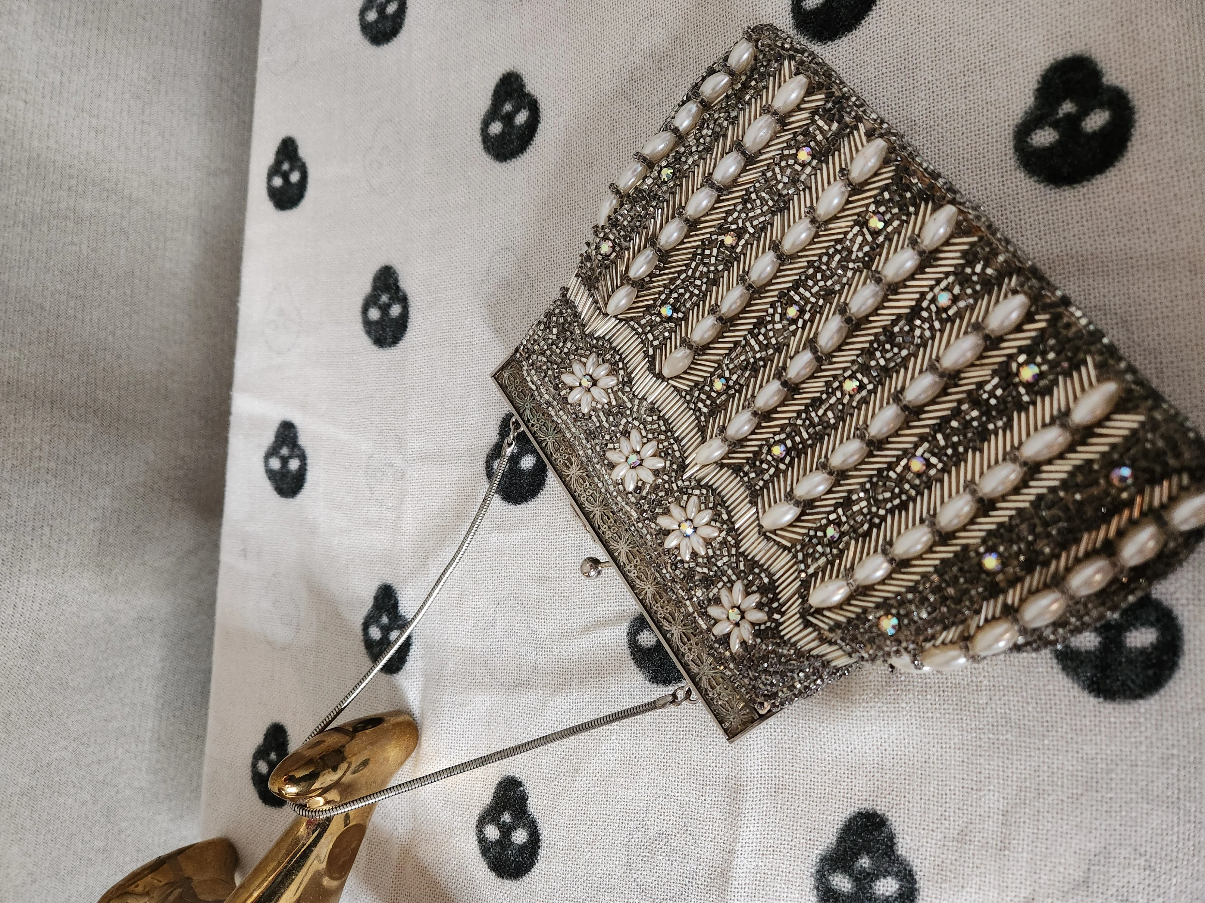 50s/60s Crystal And Pearl Beaded Formal Kiss Clasp Purse - Image 5