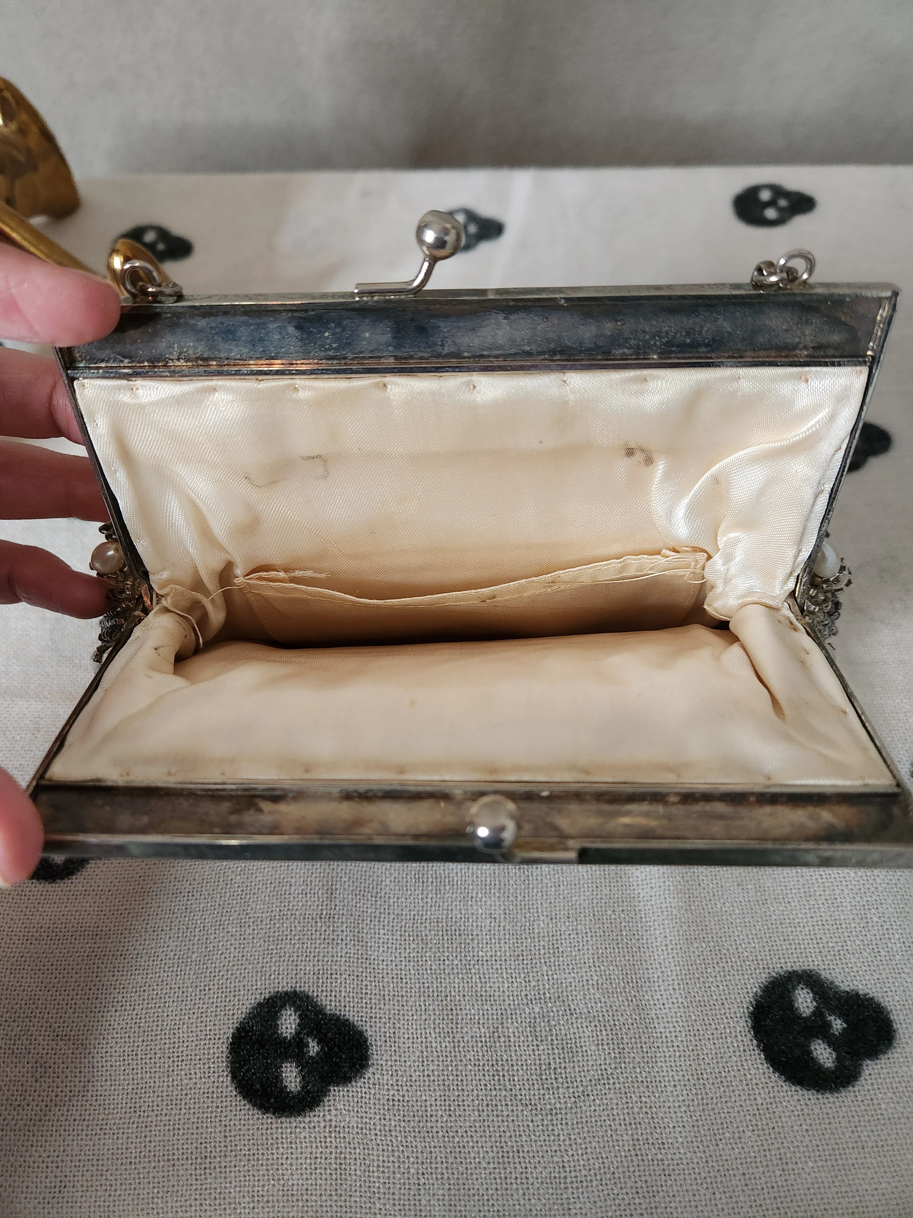 50s/60s Crystal And Pearl Beaded Formal Kiss Clasp Purse - Image 7