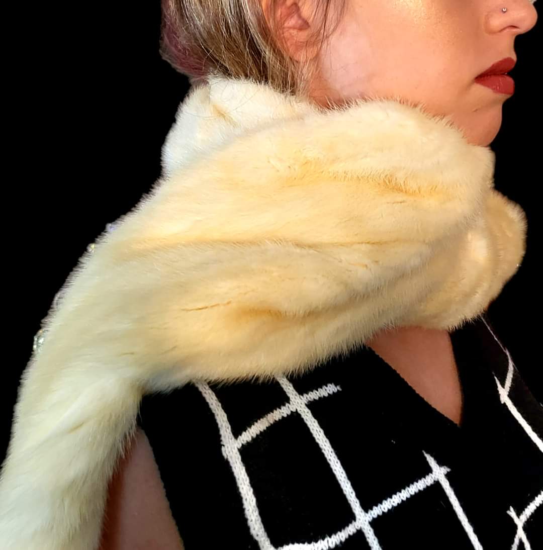 50s/60s Exquisite Long Blonde Mink Fur Scarf Wrap Stole - Image 7